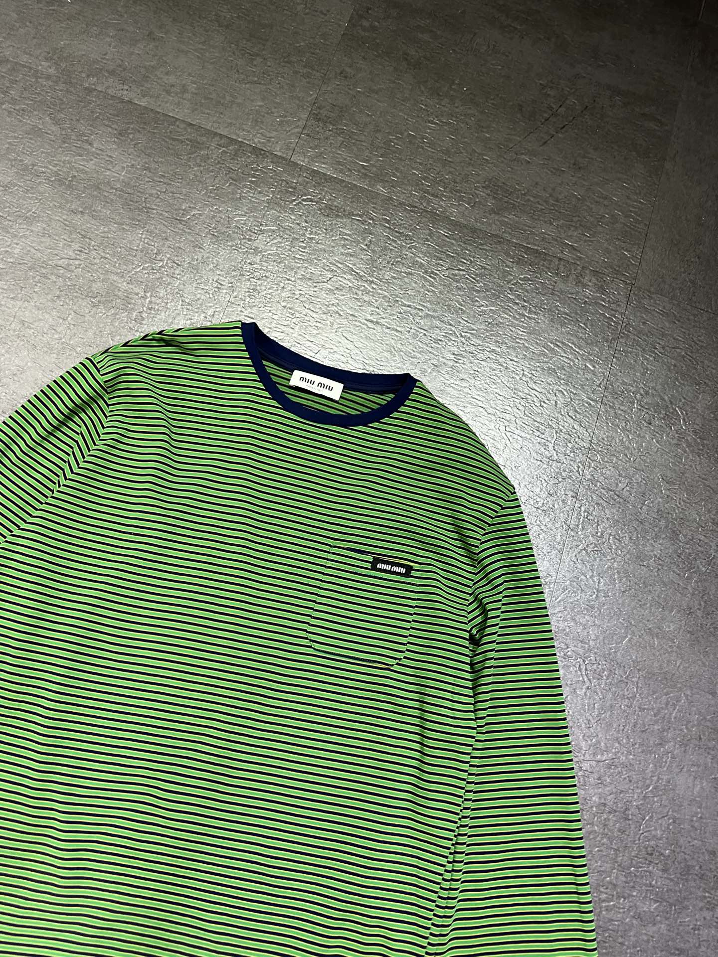 ミュウミュウ グリーンストライプ長袖Tシャツ 詳細画像 3