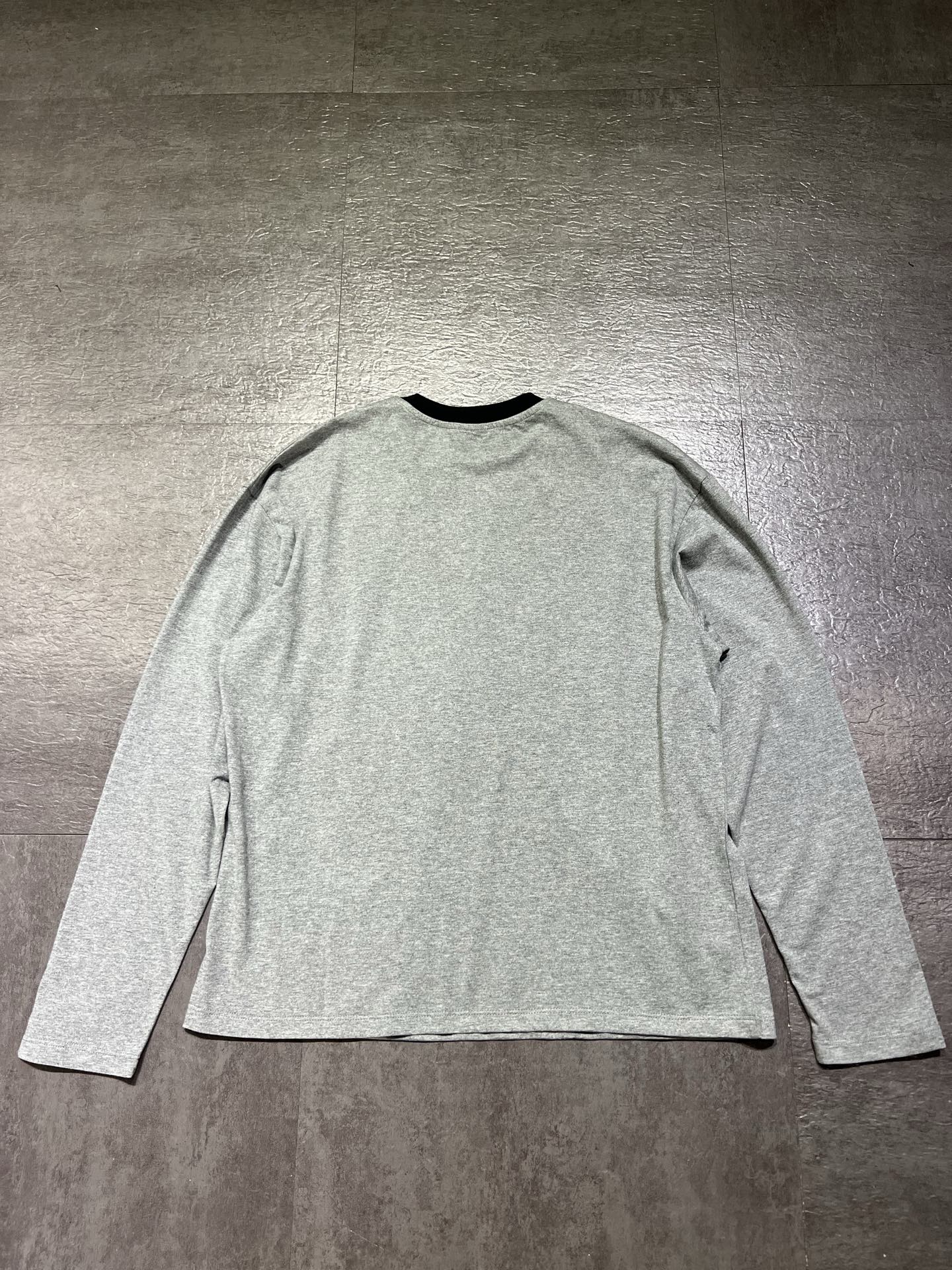 ミュウミュウ ラウンドネック ロゴ長袖Tシャツ グレー 詳細画像 2