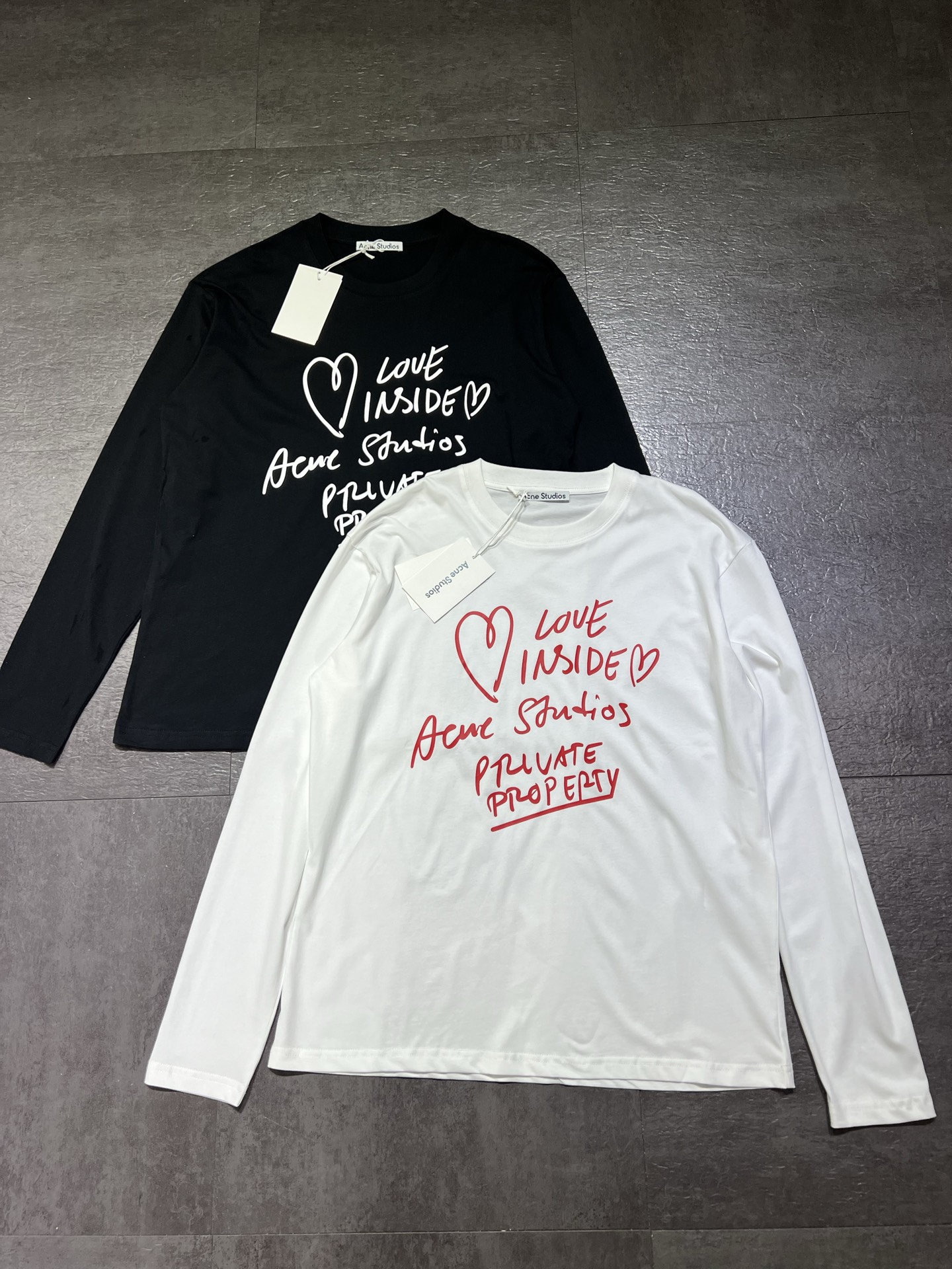 アクネ ストゥディオズ ハートレタープリント長袖Tシャツ ブラック/ホワイト 詳細画像 1