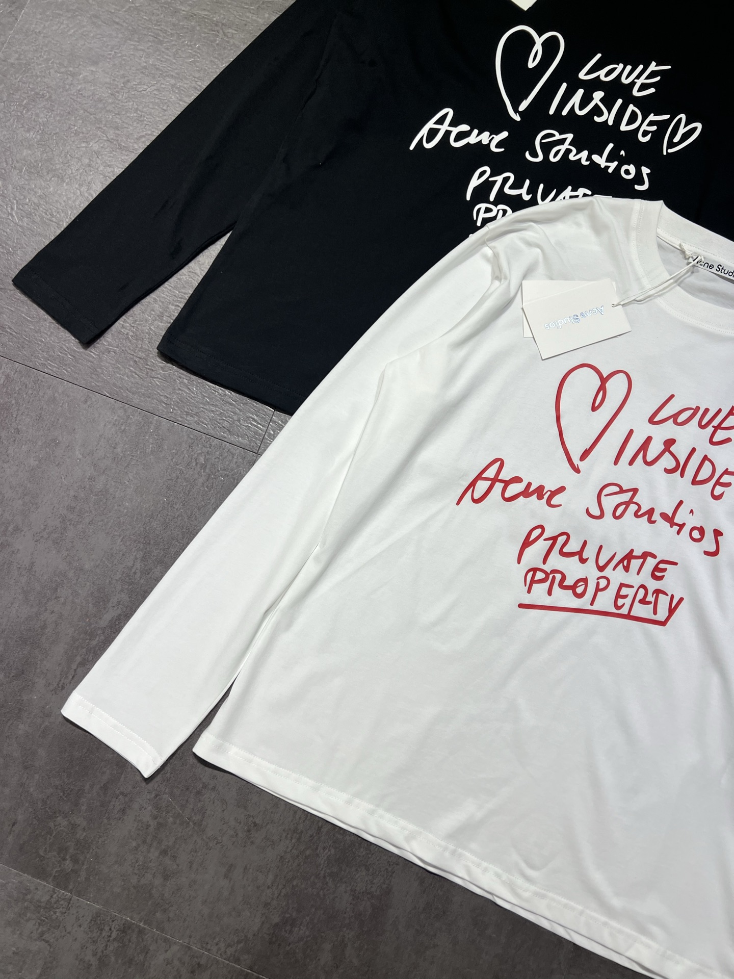 アクネ ストゥディオズ ハートレタープリント長袖Tシャツ ブラック/ホワイト 詳細画像 3