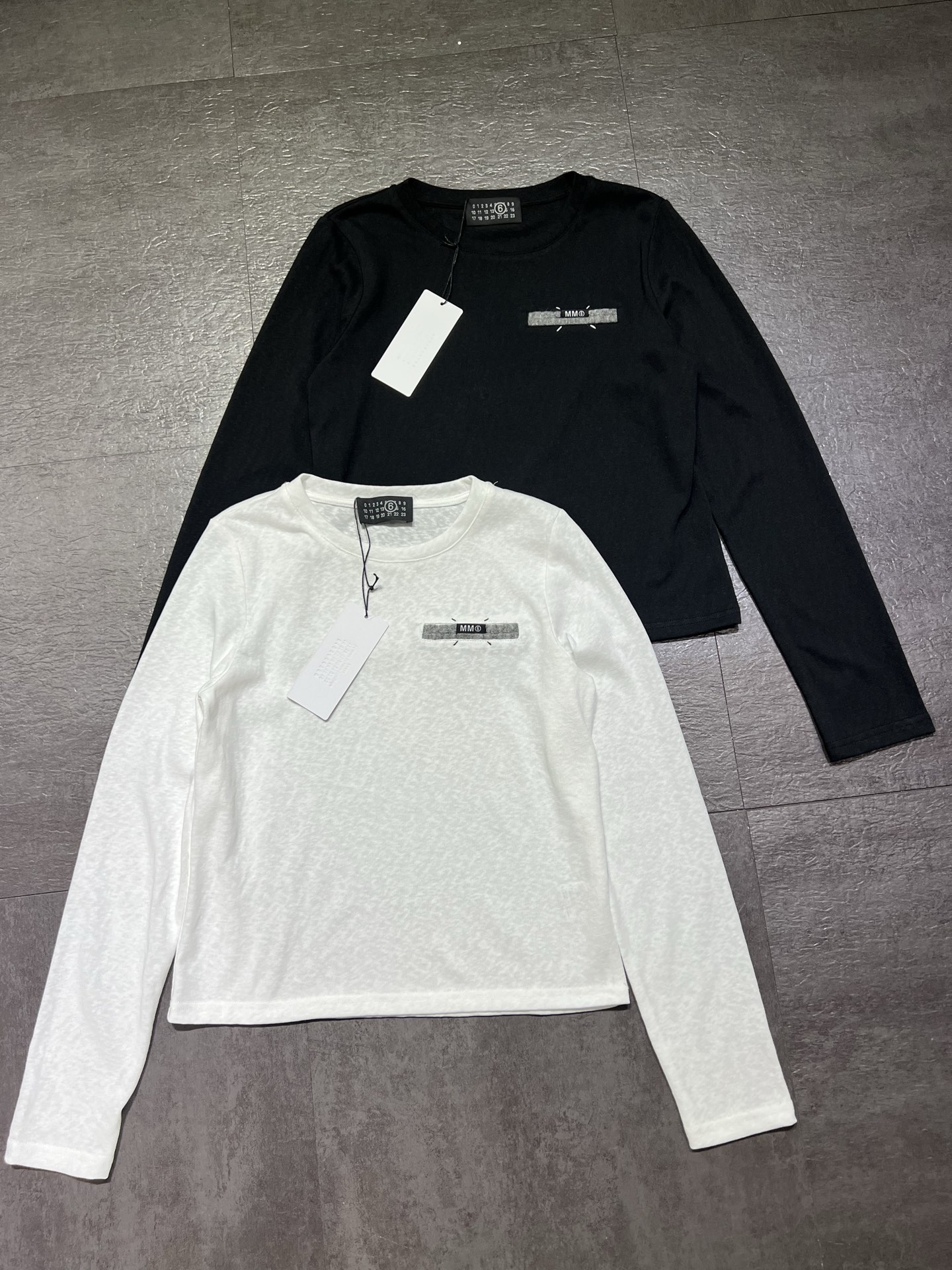メゾン マルジェラ MM6 長袖ベーシックTシャツ ブラック/ホワイト 詳細画像 1