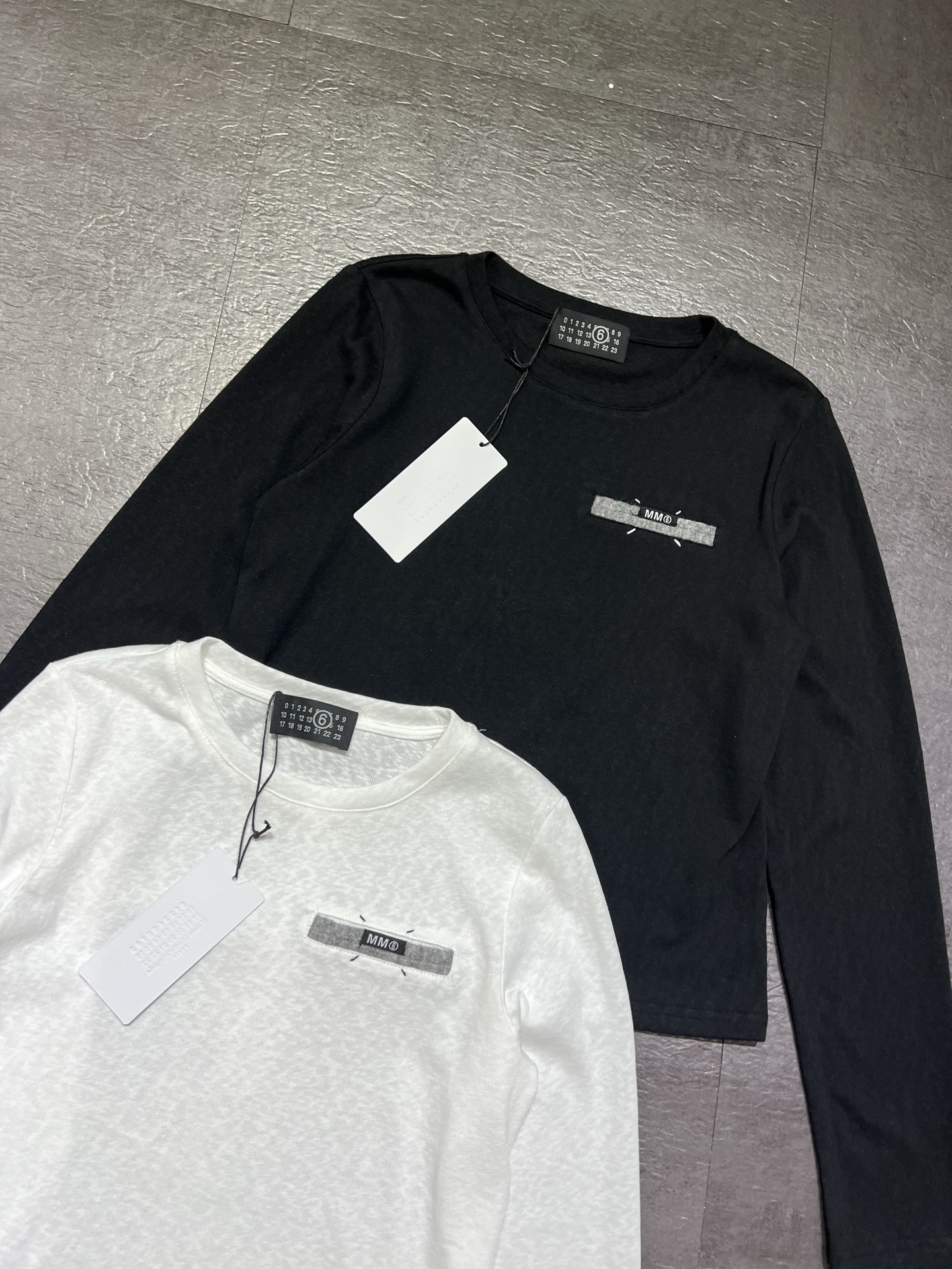 メゾン マルジェラ MM6 長袖ベーシックTシャツ ブラック/ホワイト 詳細画像 2