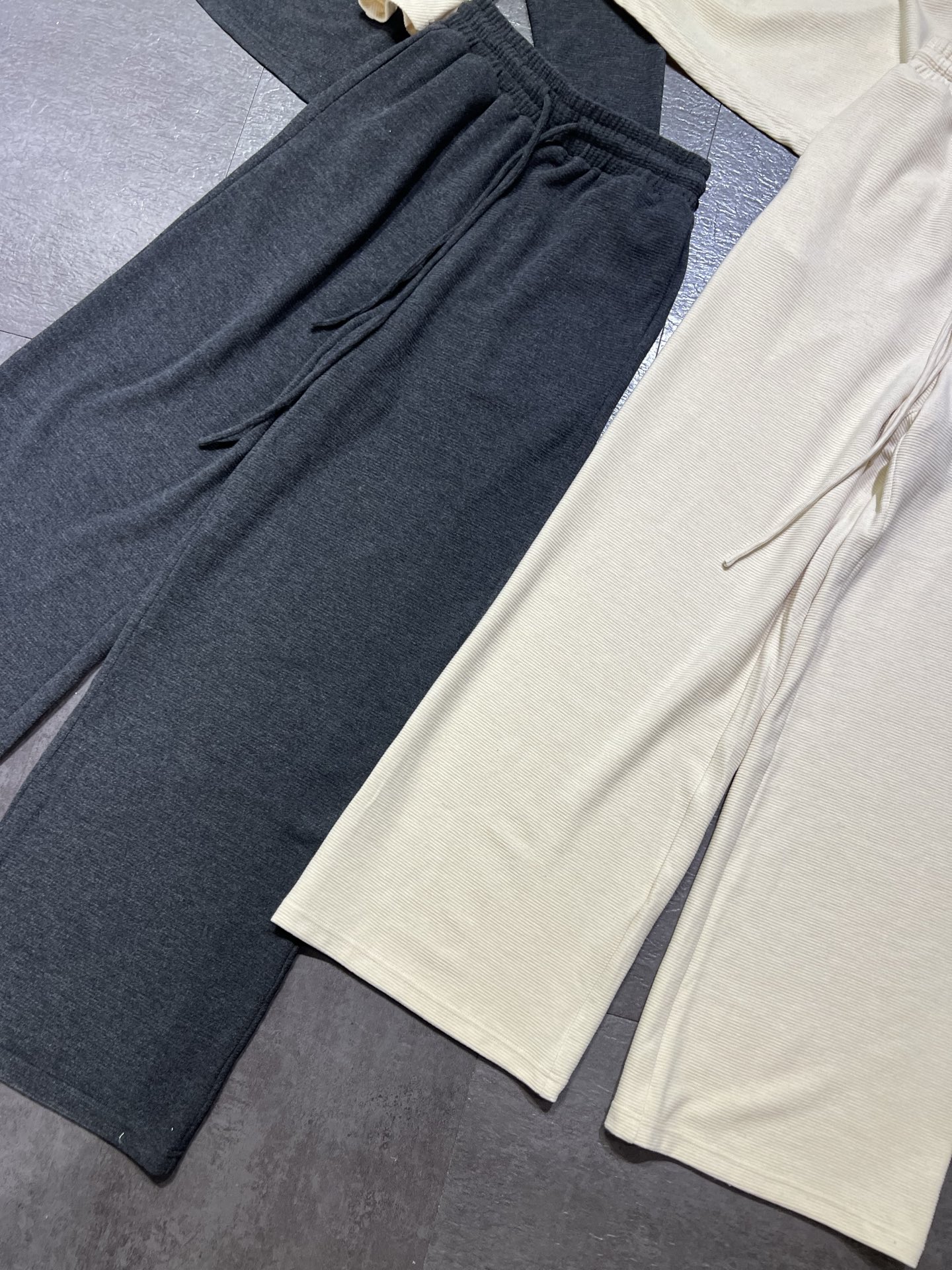 セリーヌ オフショルダーニットトップス ワイドパンツ セットアップ チャコールグレー 詳細画像 3