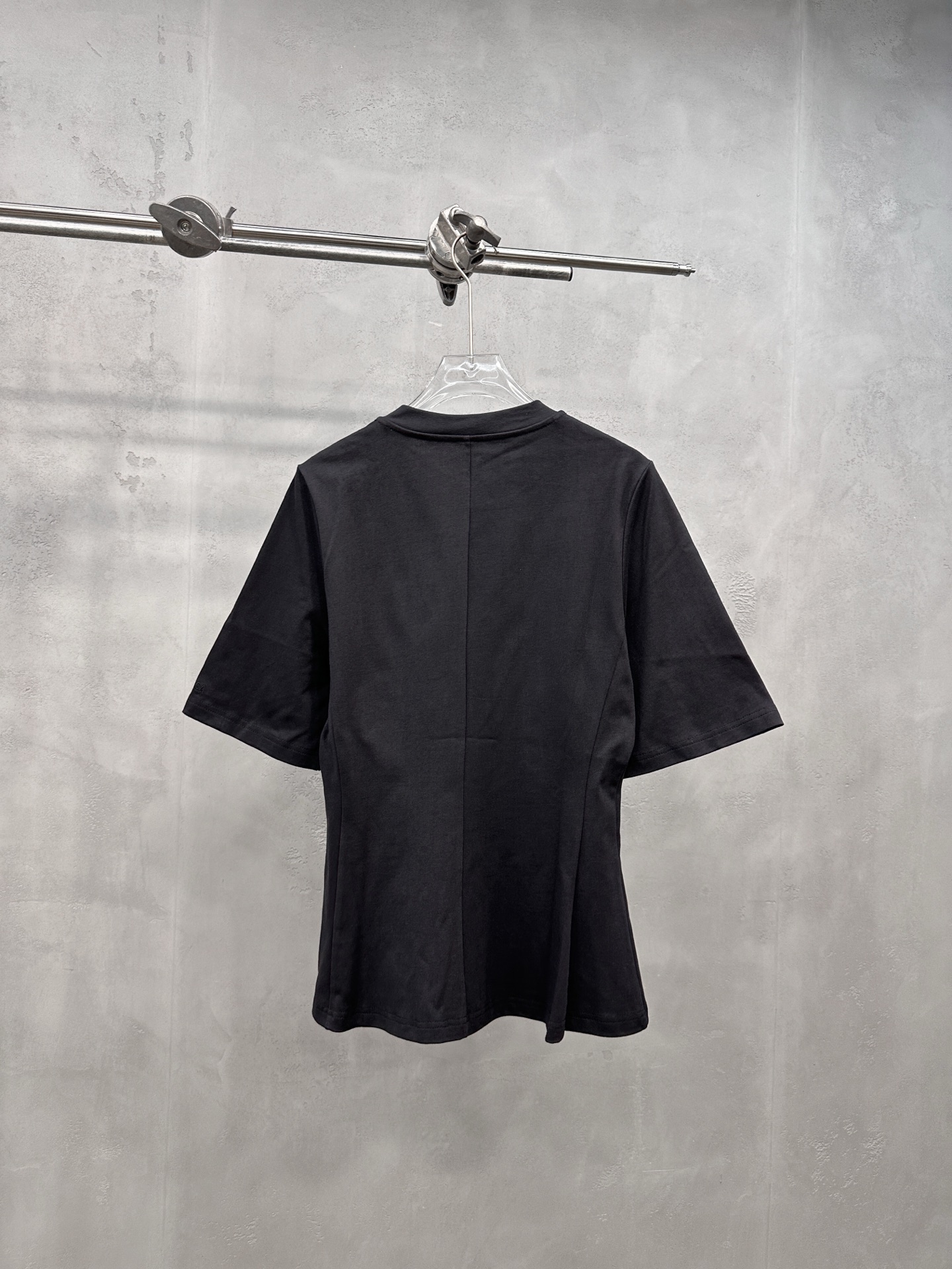 バレンシアガ 刺繍ロゴ半袖Tシャツ ブラック 詳細画像 2