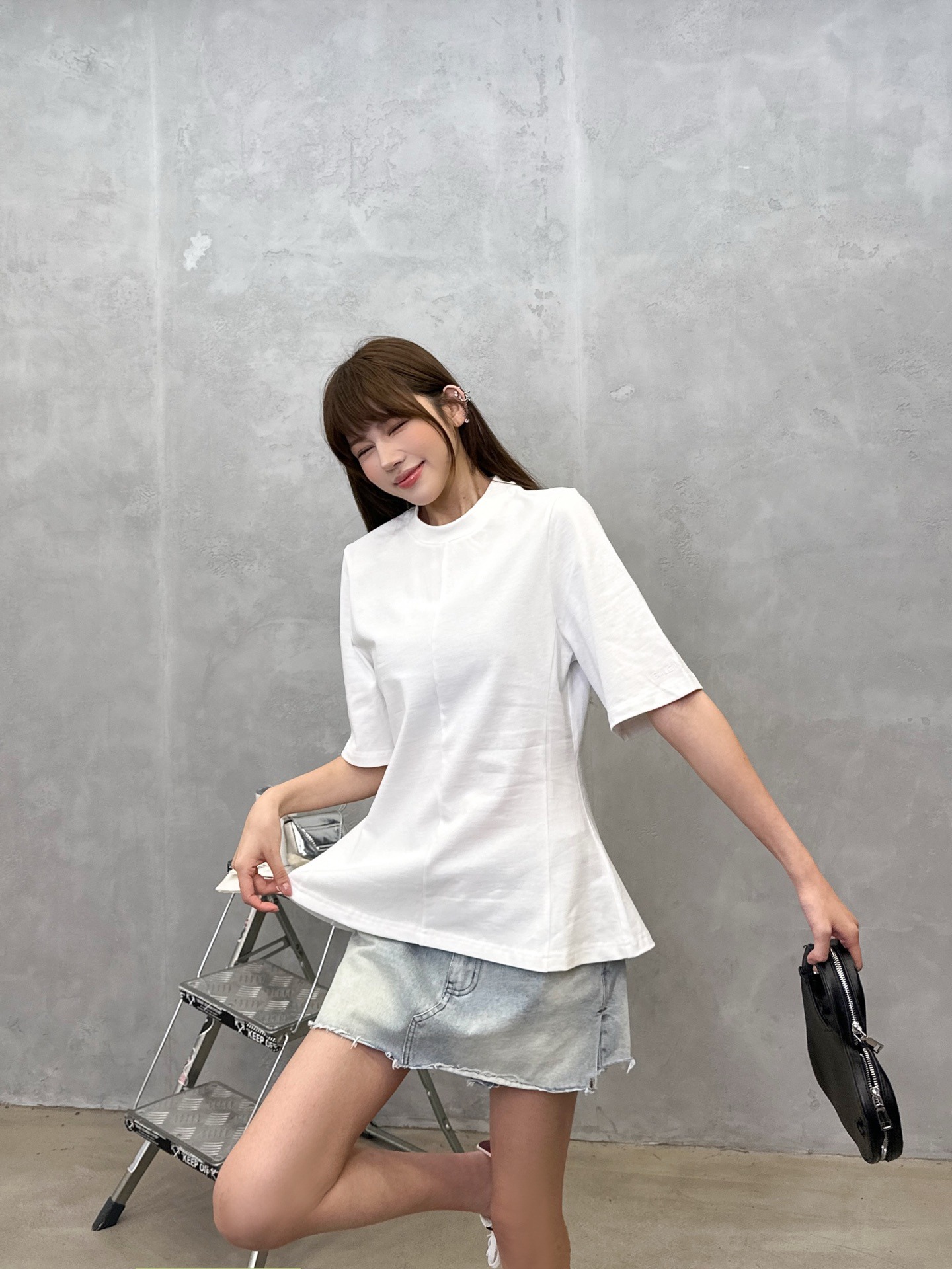 バレンシアガ 刺繍ロゴ 半袖Tシャツ ホワイト