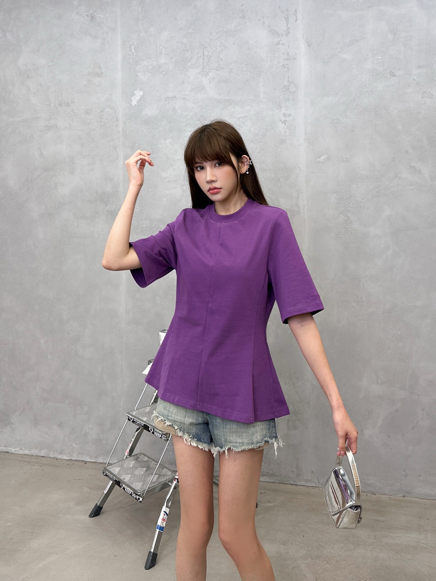 バレンシアガ 刺繍ロゴ半袖Tシャツ パープル