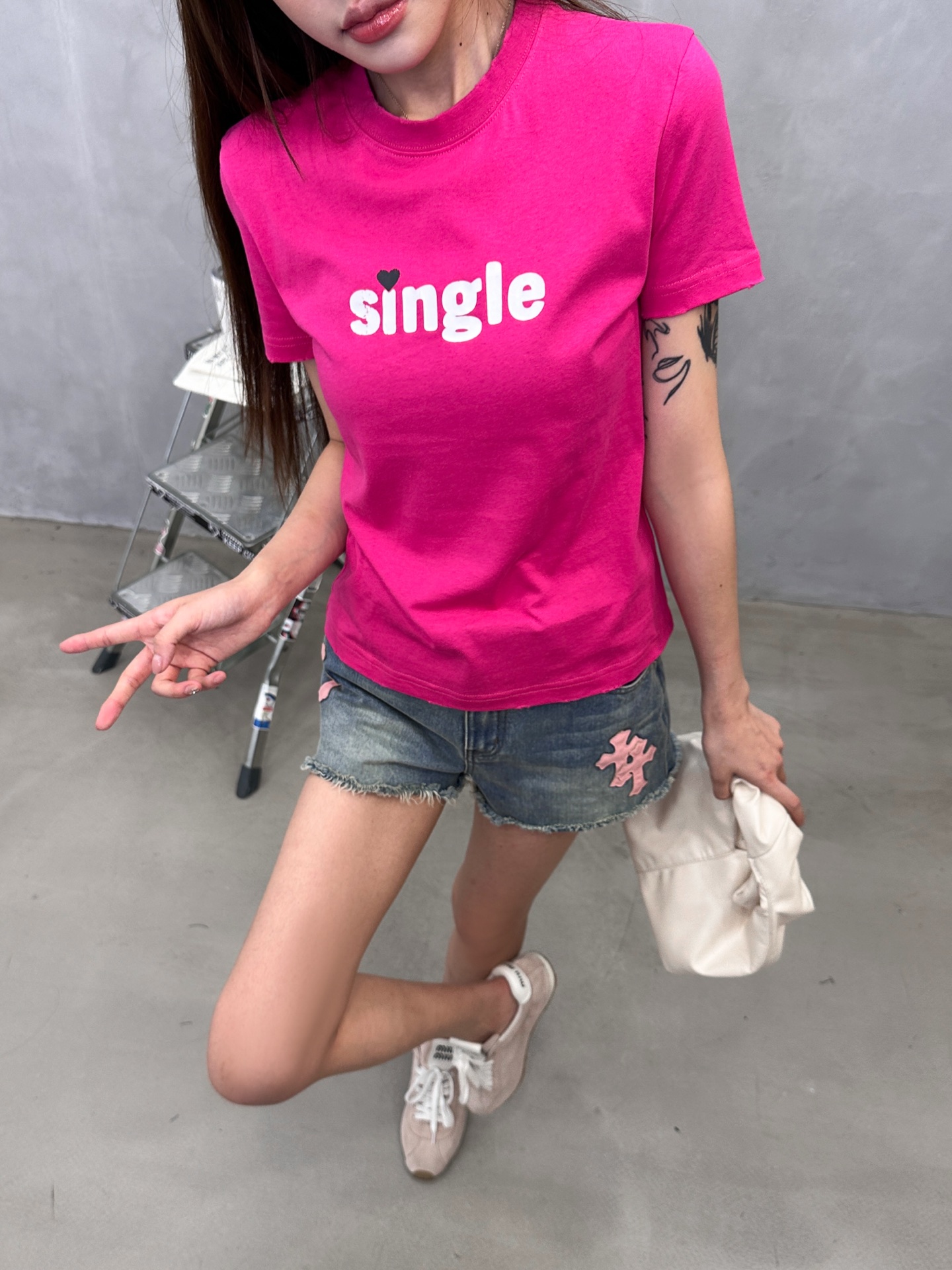 バレンシアガ 洗い加工クラックプリント半袖Tシャツ ピンク 詳細画像 3