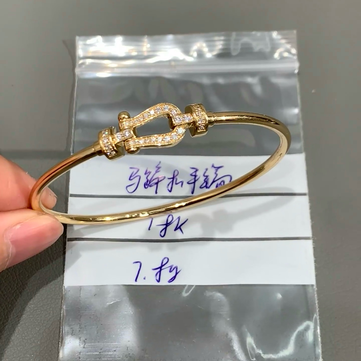 ナイキ FORCE パヴェ ホースシューバックル ブレスレット ゴールド 詳細画像 2