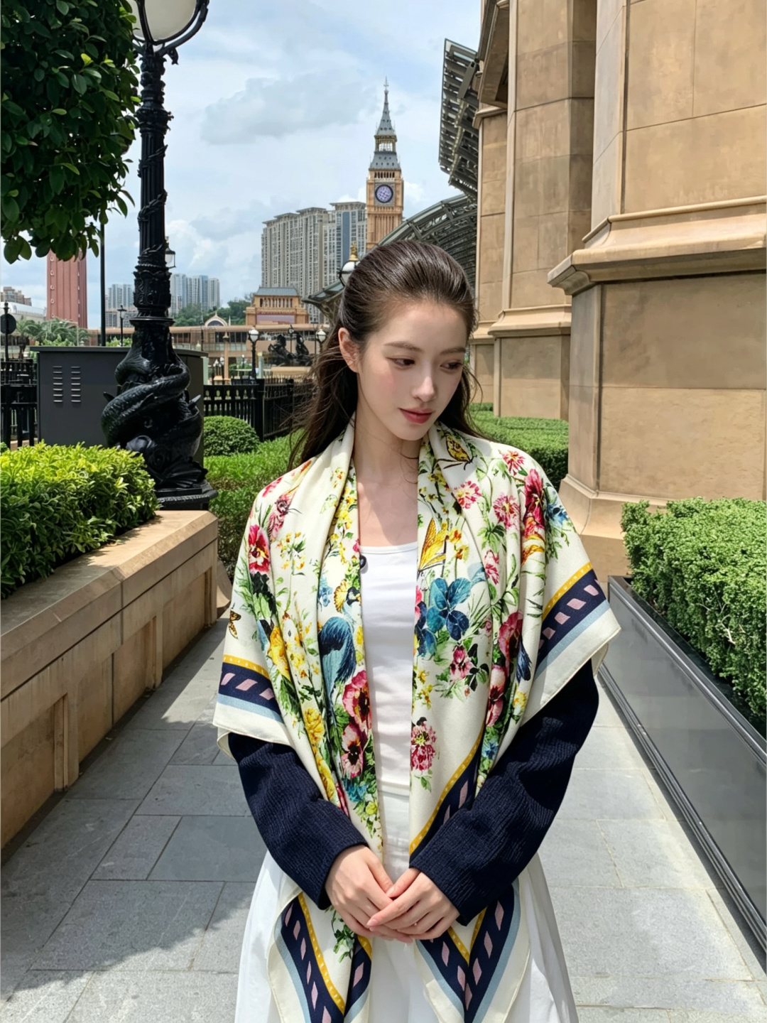 ディオール Dioriviera Floral Garden トワル ドゥ ジュイ シルクカシミヤ 140 スクエアスカーフ アイボリー/ネイビー 詳細画像 1