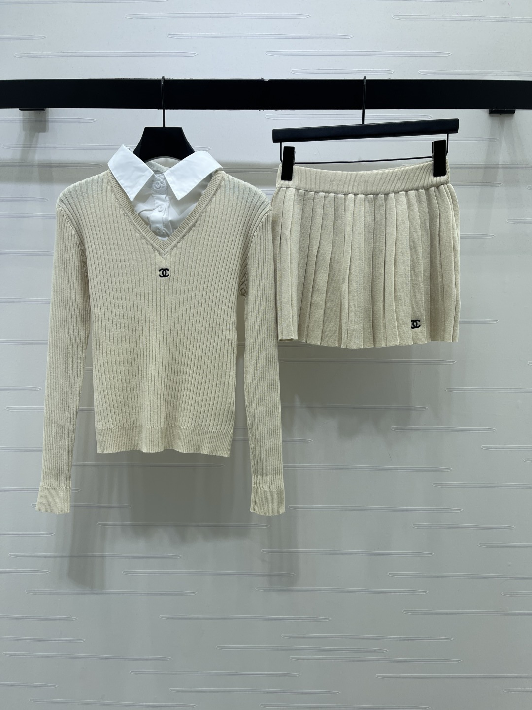 シャネル 襟付き長袖ニットトップス プリーツスカート セット アイボリー 詳細画像 2