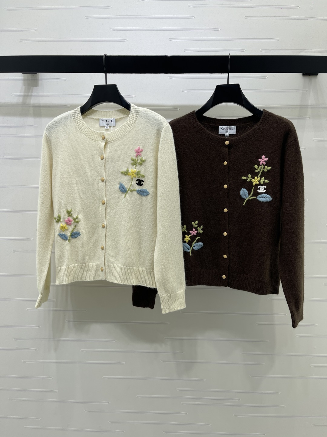 シャネル フローラル刺繍 丸首ニットカーディガン 詳細画像 1