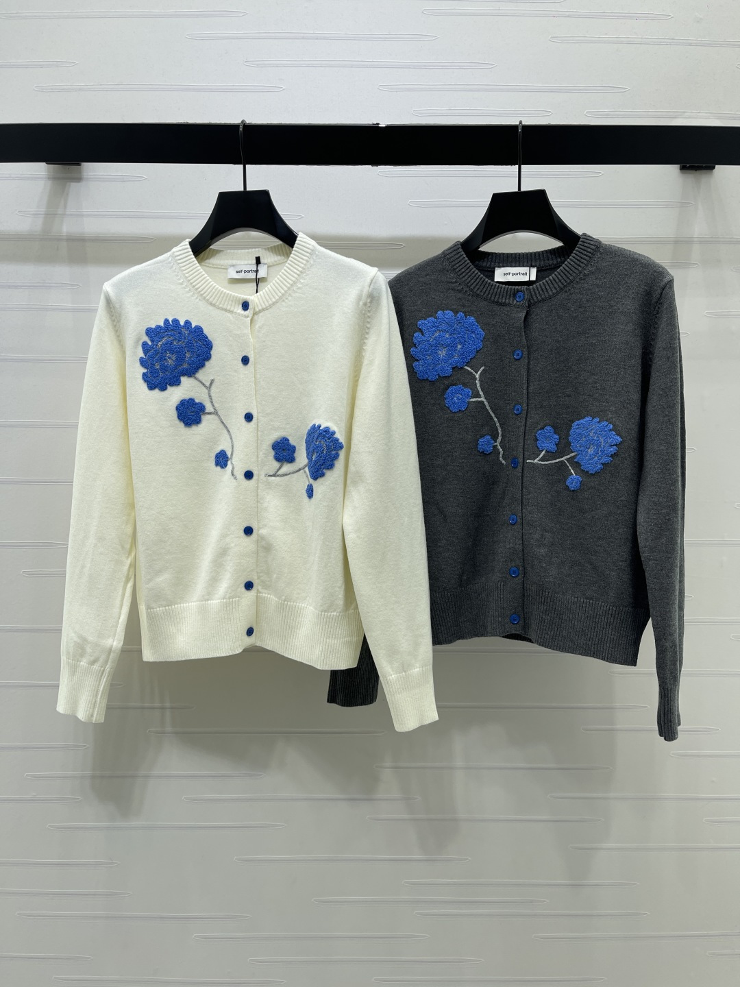 セルフポートレイト フローラル刺繍ラウンドネックカーディガン 詳細画像 1
