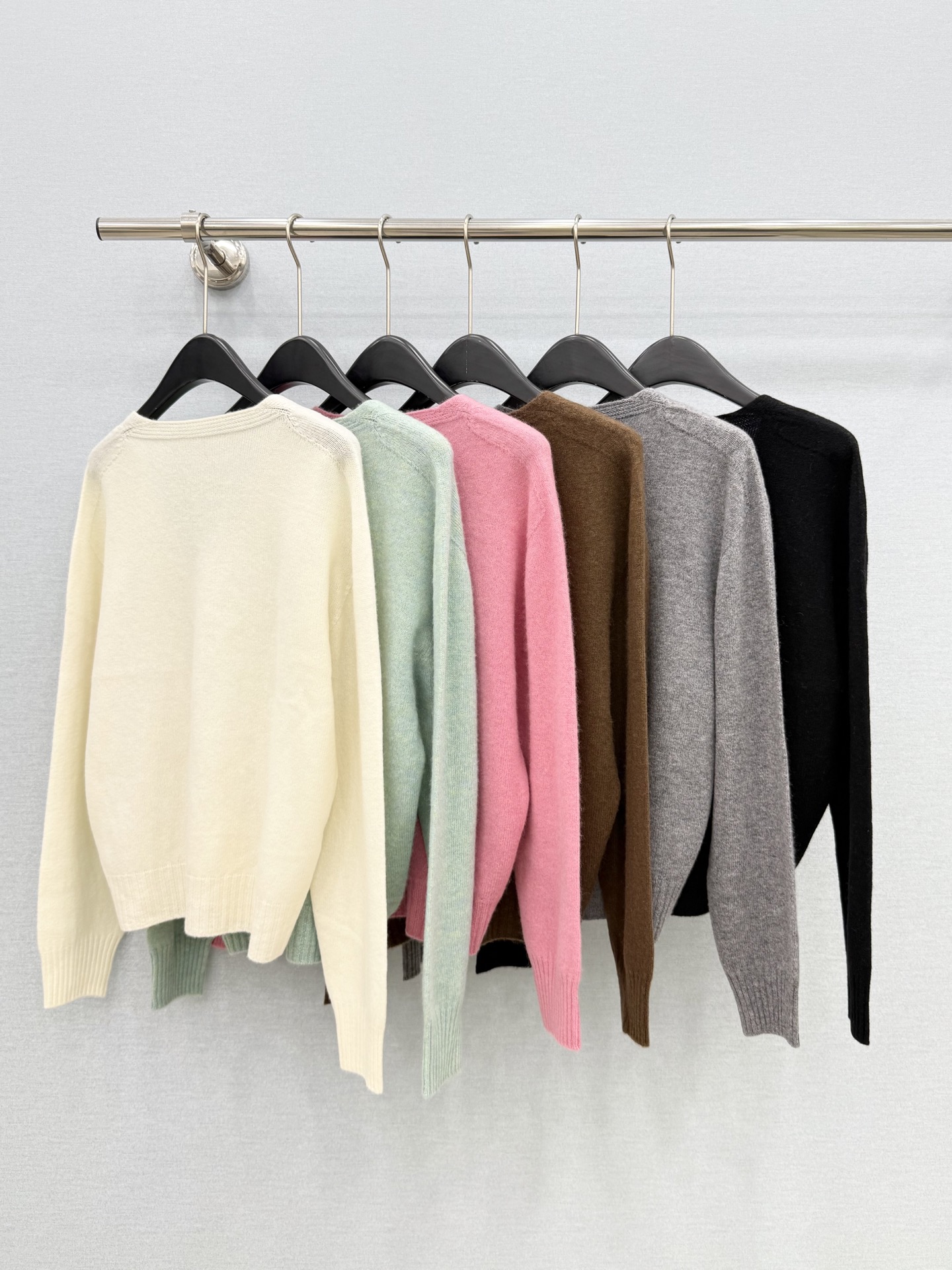 カシミヤタッチ レターロゴニットカーディガン 詳細画像 2