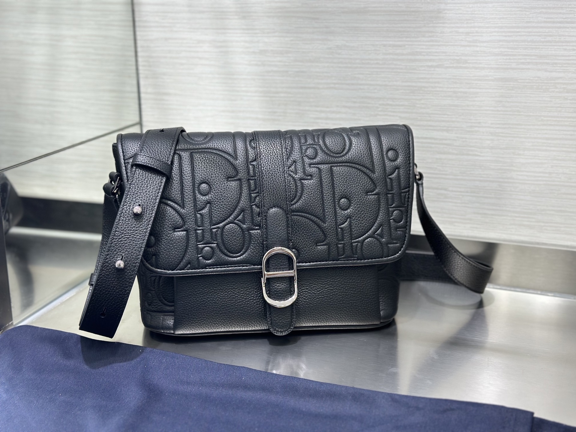 ディオール Dior Daily メッセンジャーバッグ ディオール グラビティ レザー ブラック 1ESPO376LLG48 詳細画像 1