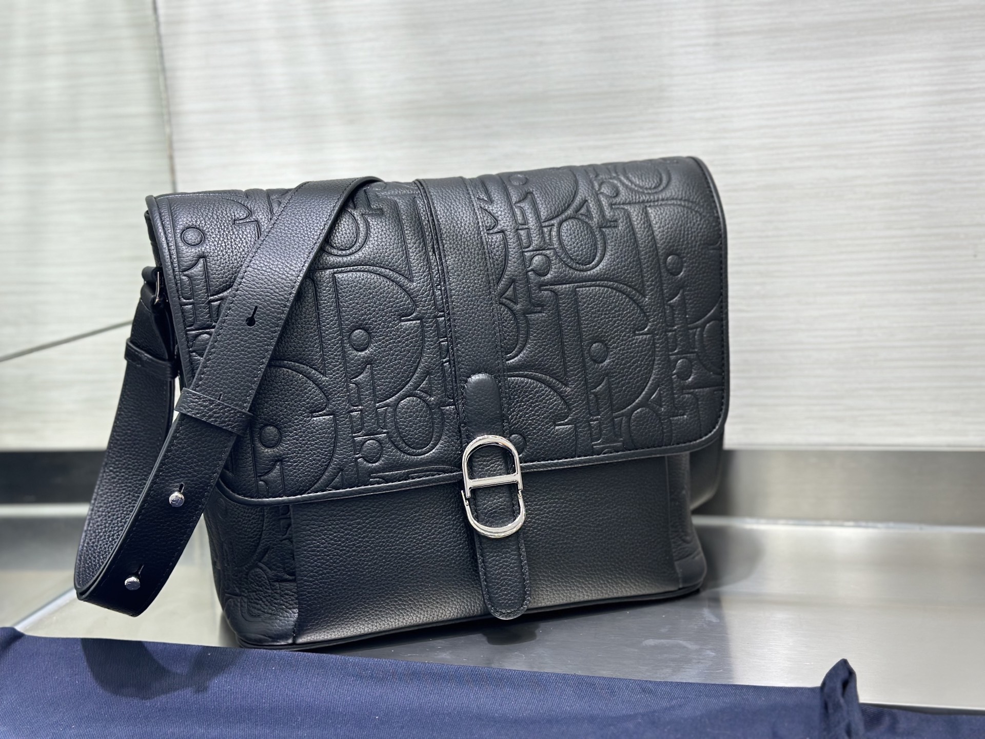 ディオール Dior Daily メッセンジャーバッグ ラージ ディオール グラビティ レザー ブラック 1ESME197LLG51 詳細画像 1