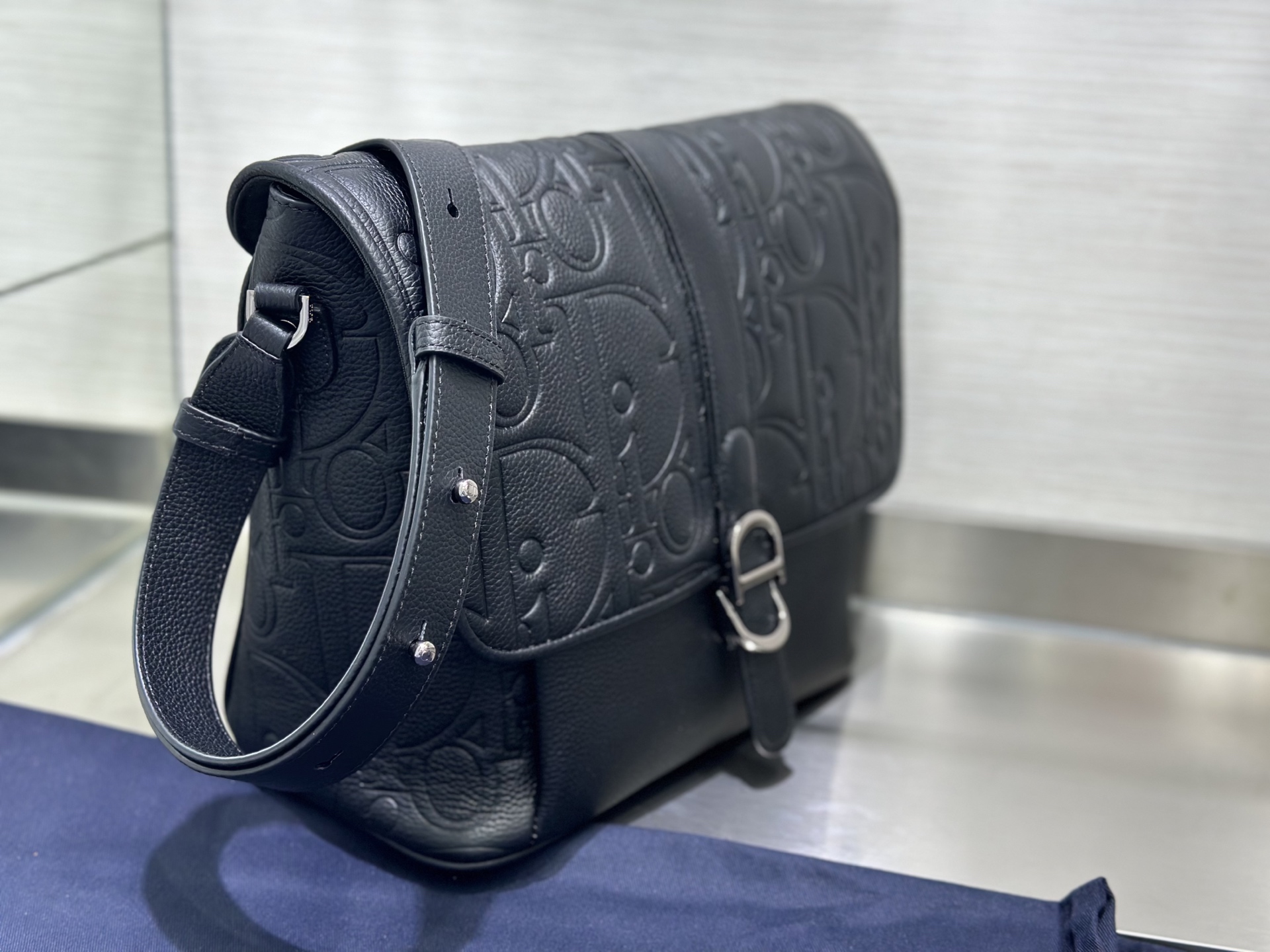 ディオール Dior Daily メッセンジャーバッグ ラージ ディオール グラビティ レザー ブラック 1ESME197LLG51 詳細画像 3