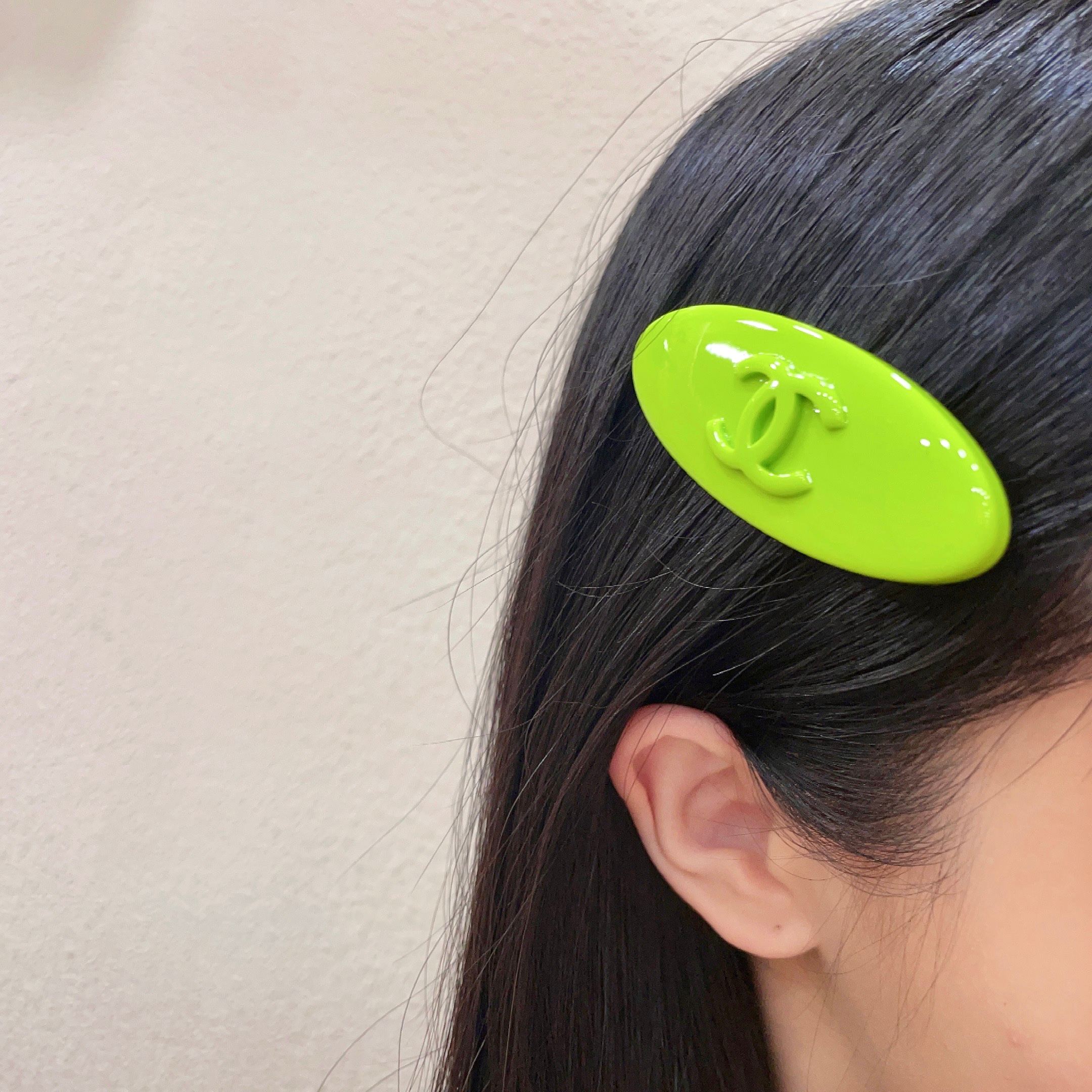 シャネル CCロゴ オーバルヘアクリップ ネオングリーン 詳細画像 2