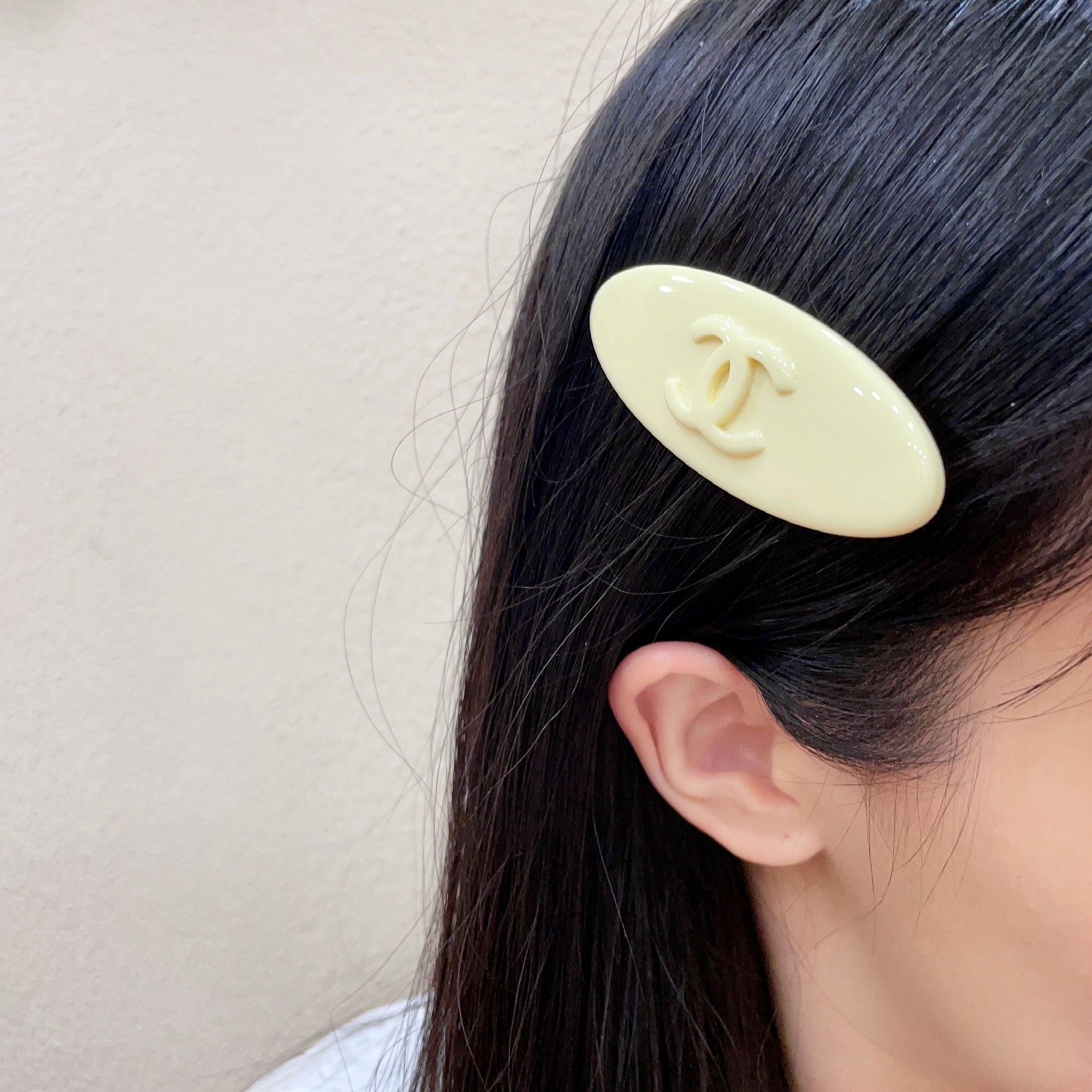 シャネル CCロゴ オーバルヘアクリップ クリーム／ホワイト 詳細画像 2