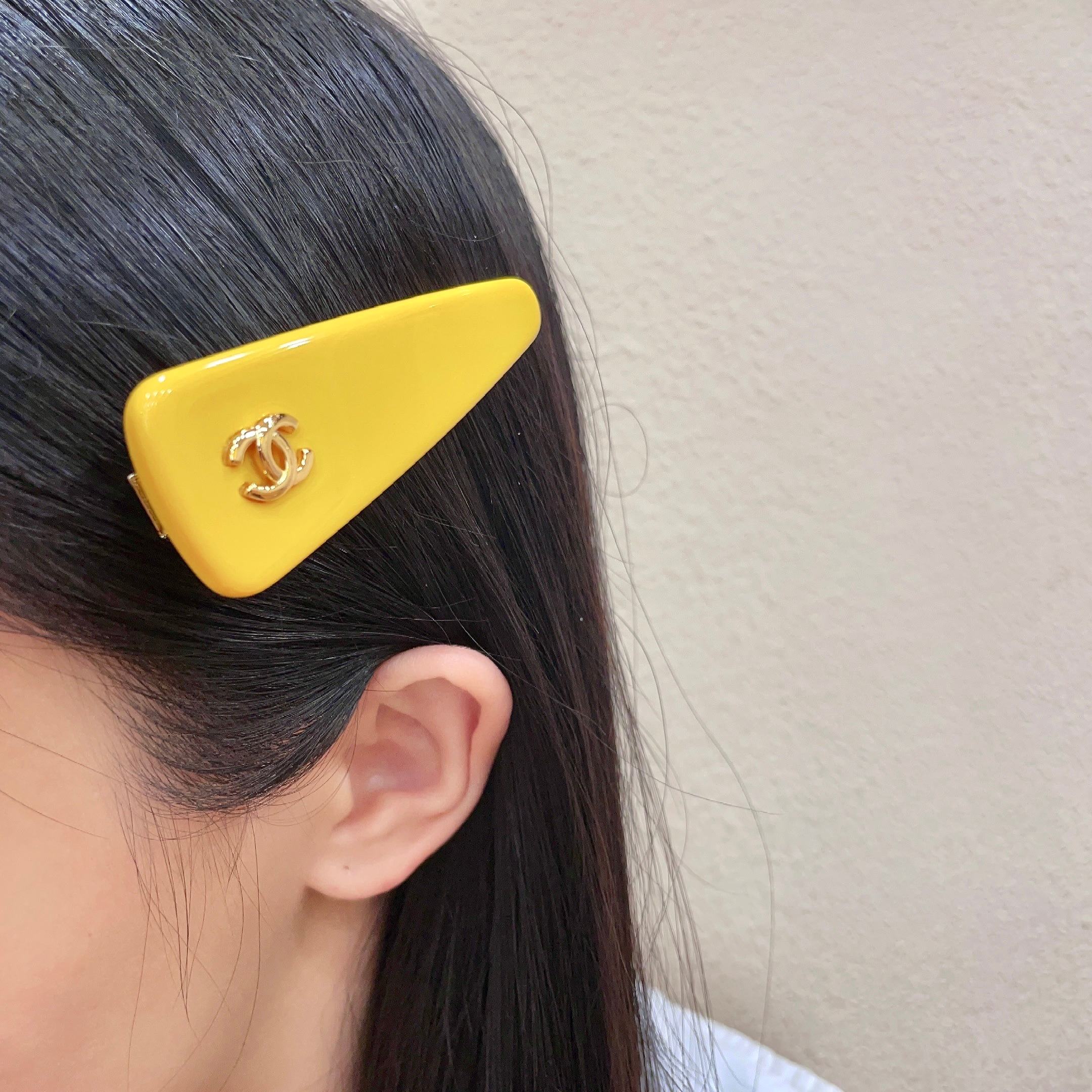 シャネル ココマーク トライアングル ヘアクリップ イエロー/ゴールド 詳細画像 1