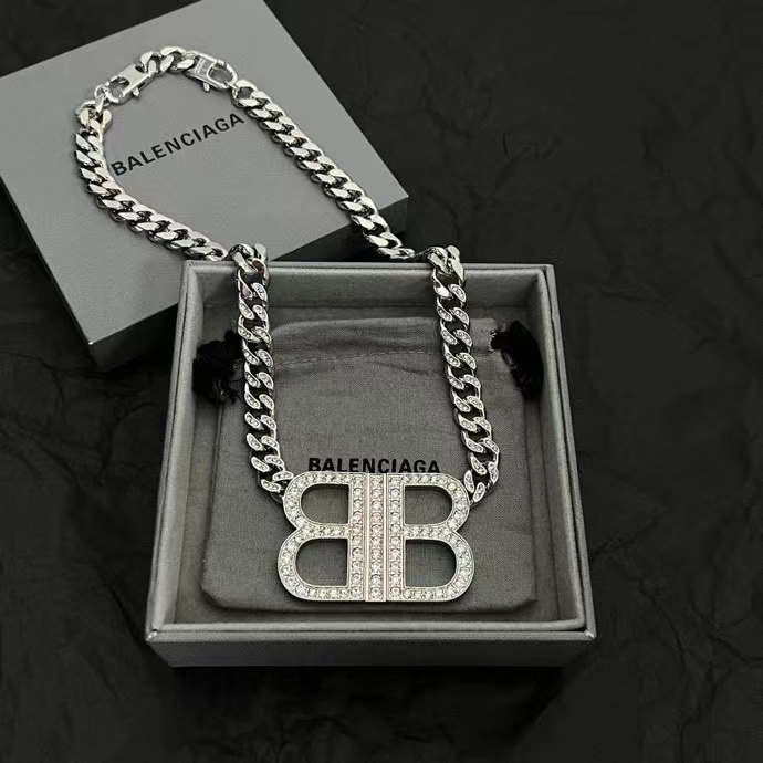 バレンシアガ BB クリスタル ペンダント ネックレス 詳細画像 2