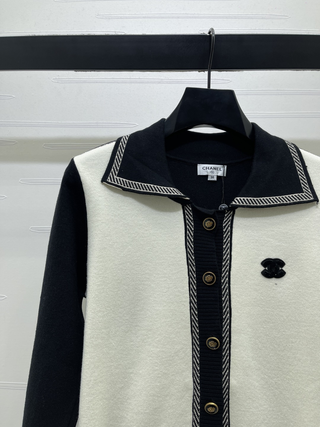 シャネル コントラストトリム CC刺繍 襟付き ウール混 ニットカーディガン ブラック／クリーム 詳細画像 3
