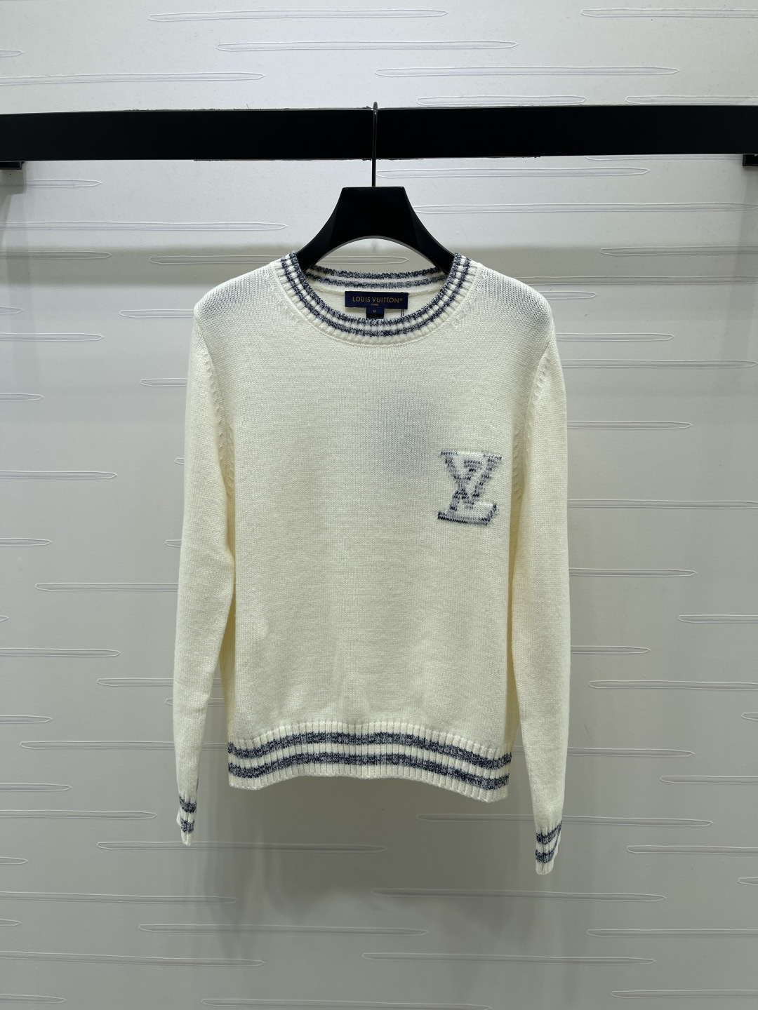 ルイ・ヴィトン LV刺繍 コントラストストライプ クルーネック ウールセーター クリーム／ネイビー／グレー 詳細画像 2