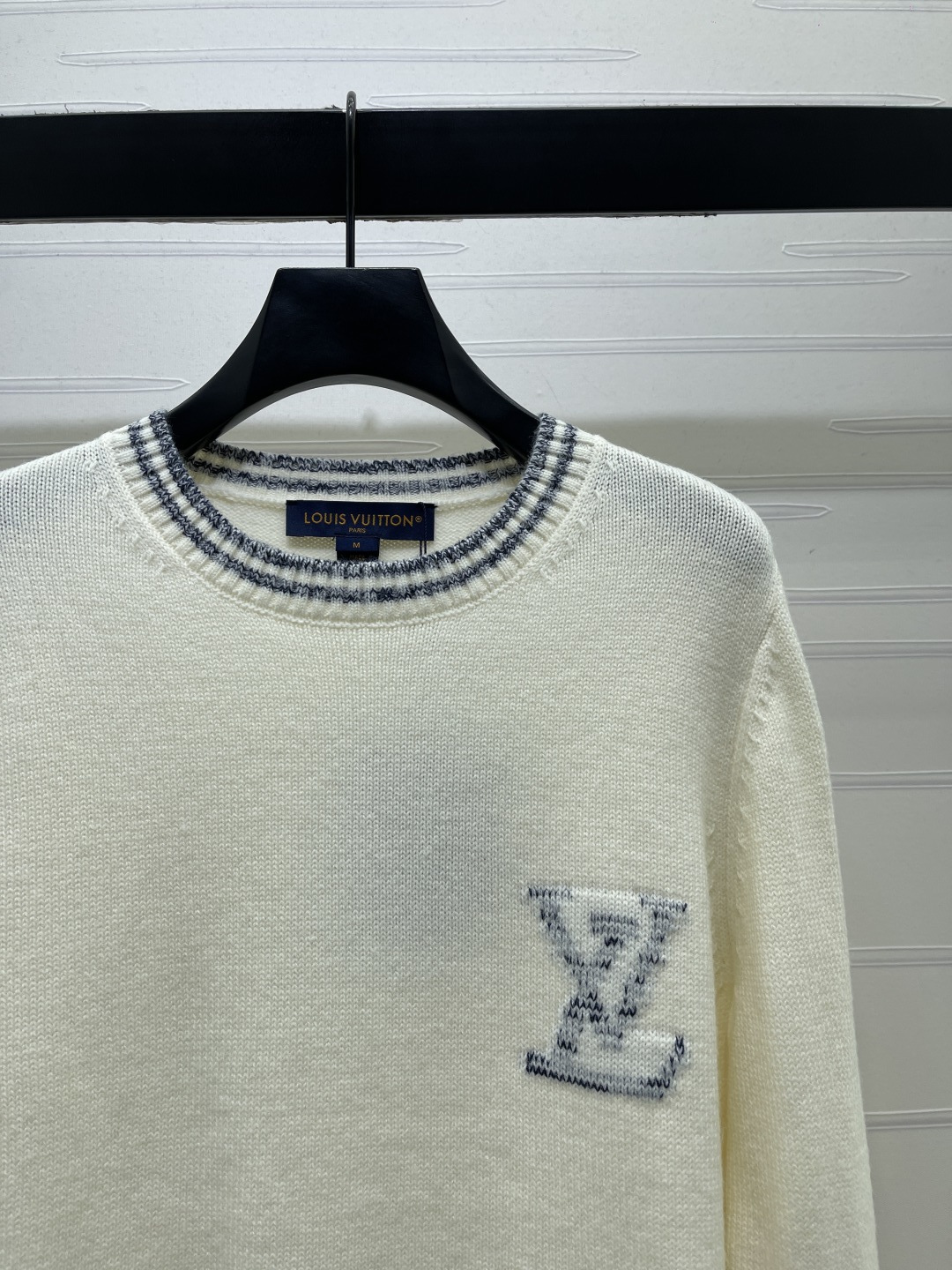 ルイ・ヴィトン LV刺繍 コントラストストライプ クルーネック ウールセーター クリーム／ネイビー／グレー 詳細画像 3