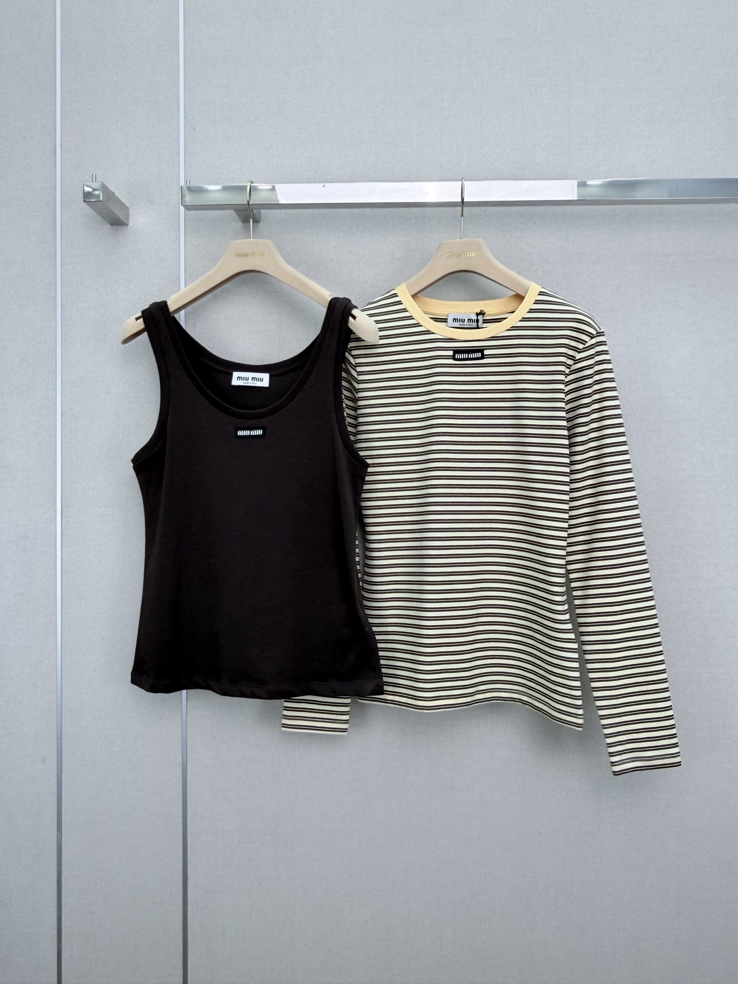 ミュウミュウ ロゴパッチ ストライプ長袖Tシャツ&タンクトップ セット 詳細画像 1