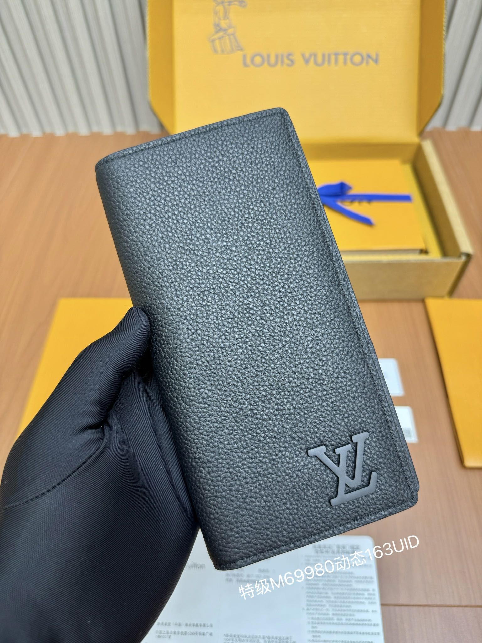 ルイ・ヴィトン ポルトフォイユ・ブラザ LVアエログラム レザー ブラック 詳細画像 2