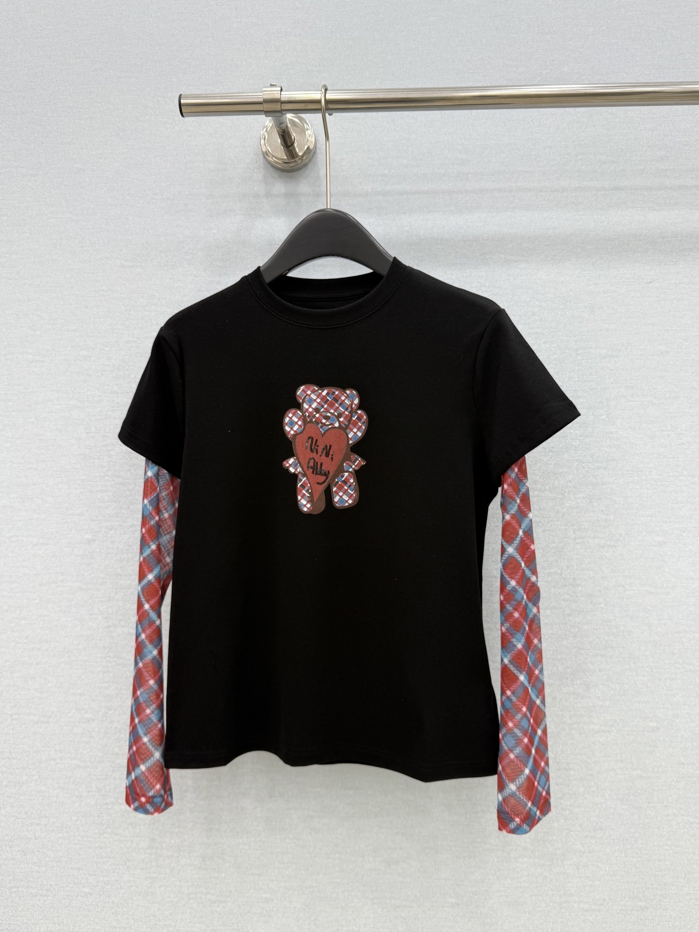 チェックメッシュスリーブ レイヤード ベアパッチ ロングスリーブTシャツ ブラック／レッド 詳細画像 1