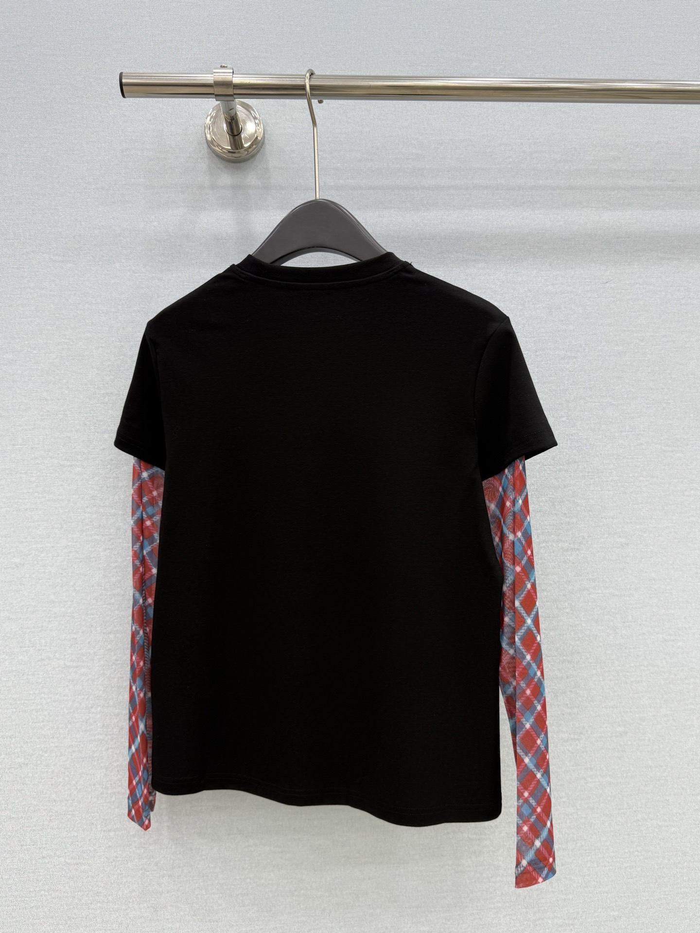 チェックメッシュスリーブ レイヤード ベアパッチ ロングスリーブTシャツ ブラック／レッド 詳細画像 2