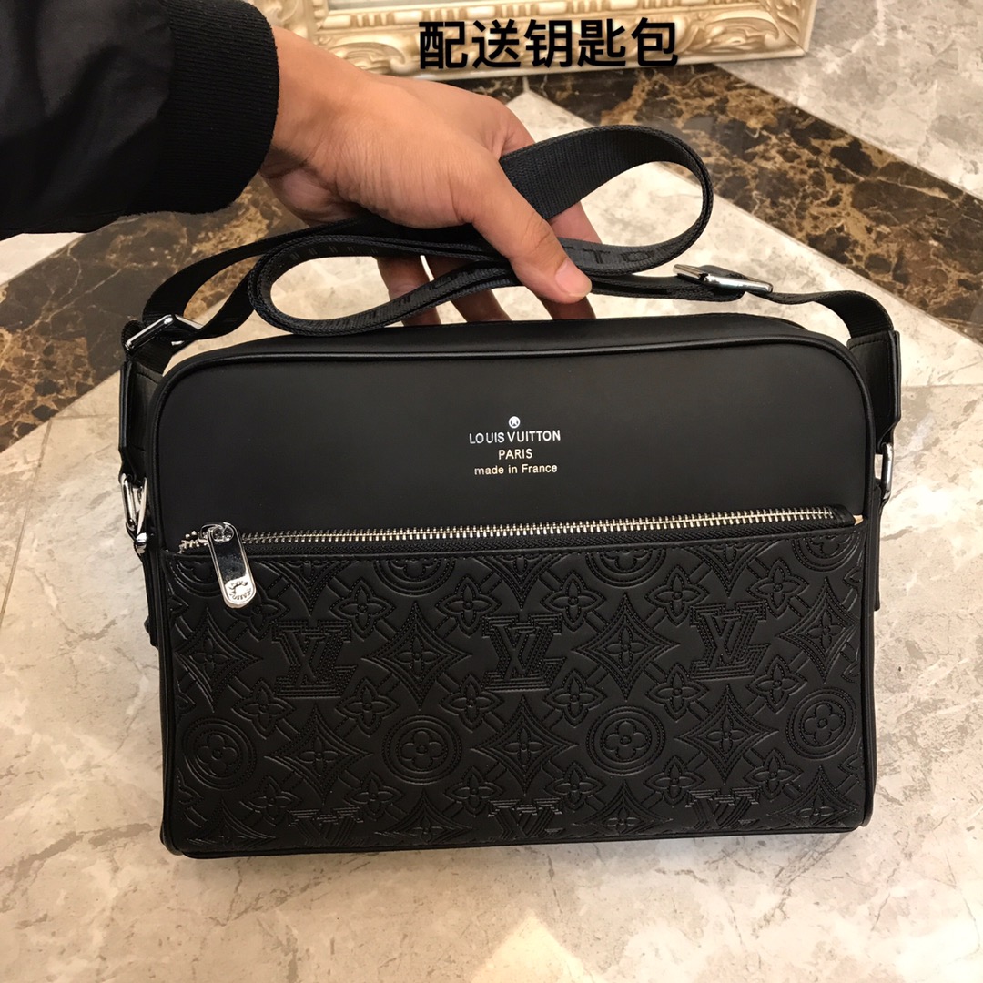 フラワーパターン型押しレザー フロントジップ メッセンジャーバッグ ブラック 359-4 詳細画像 3