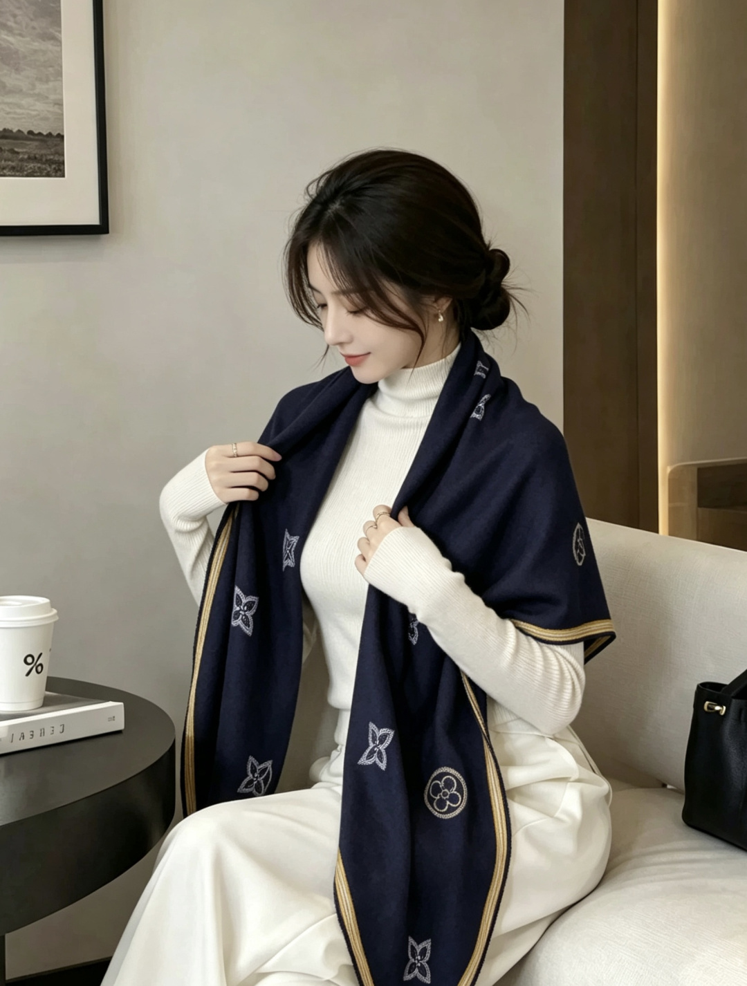 ルイ・ヴィトン LV x TM モノグラム・マルチカラー シルクカシミヤ ダブルフェイス ショール 140 ブラック/ネイビー 詳細画像 1