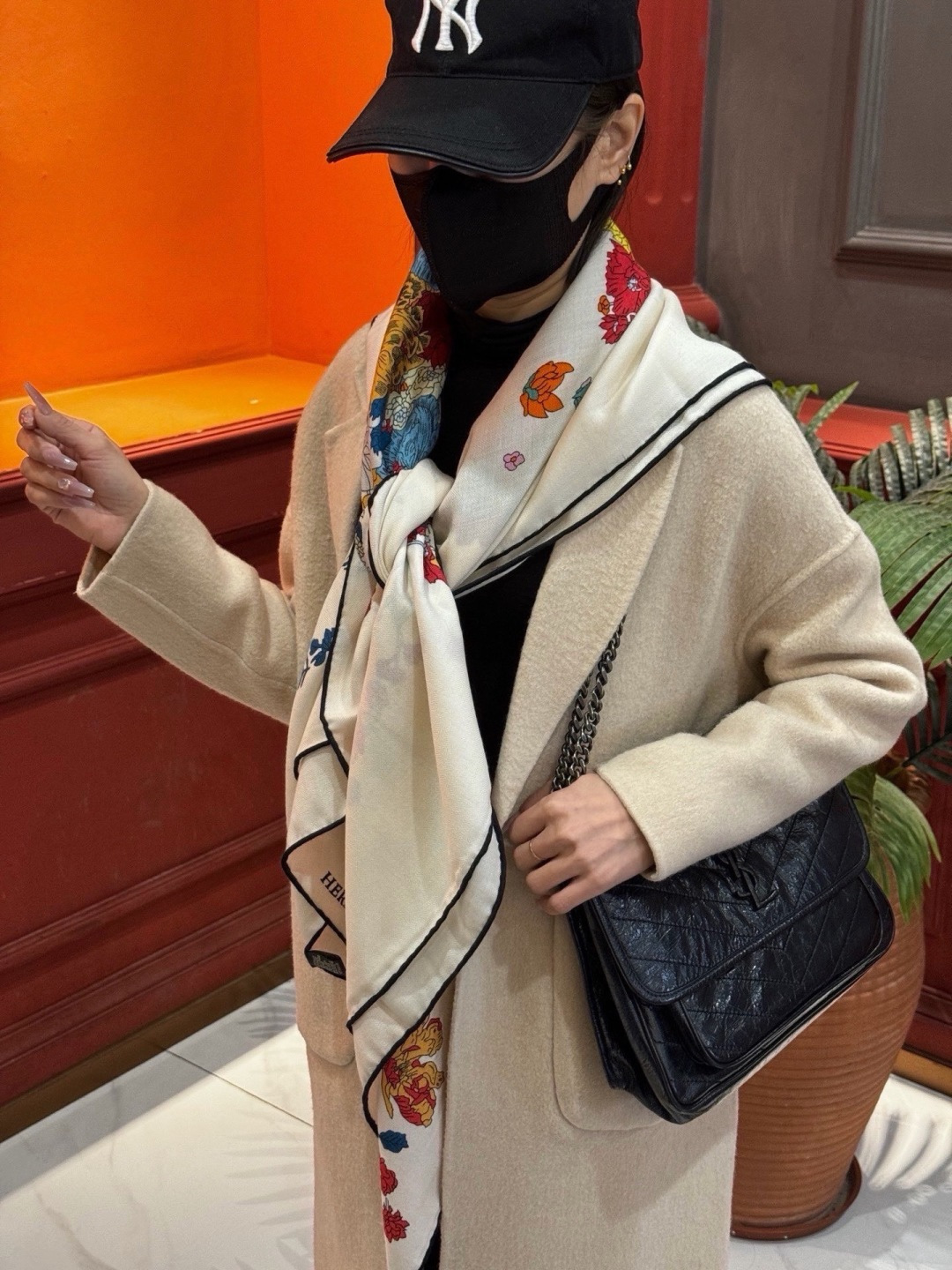 エルメス ローブ・レジェール シルクカシミヤ ダブルフェイス ショール 140 ホワイト/マルチカラー 詳細画像 3