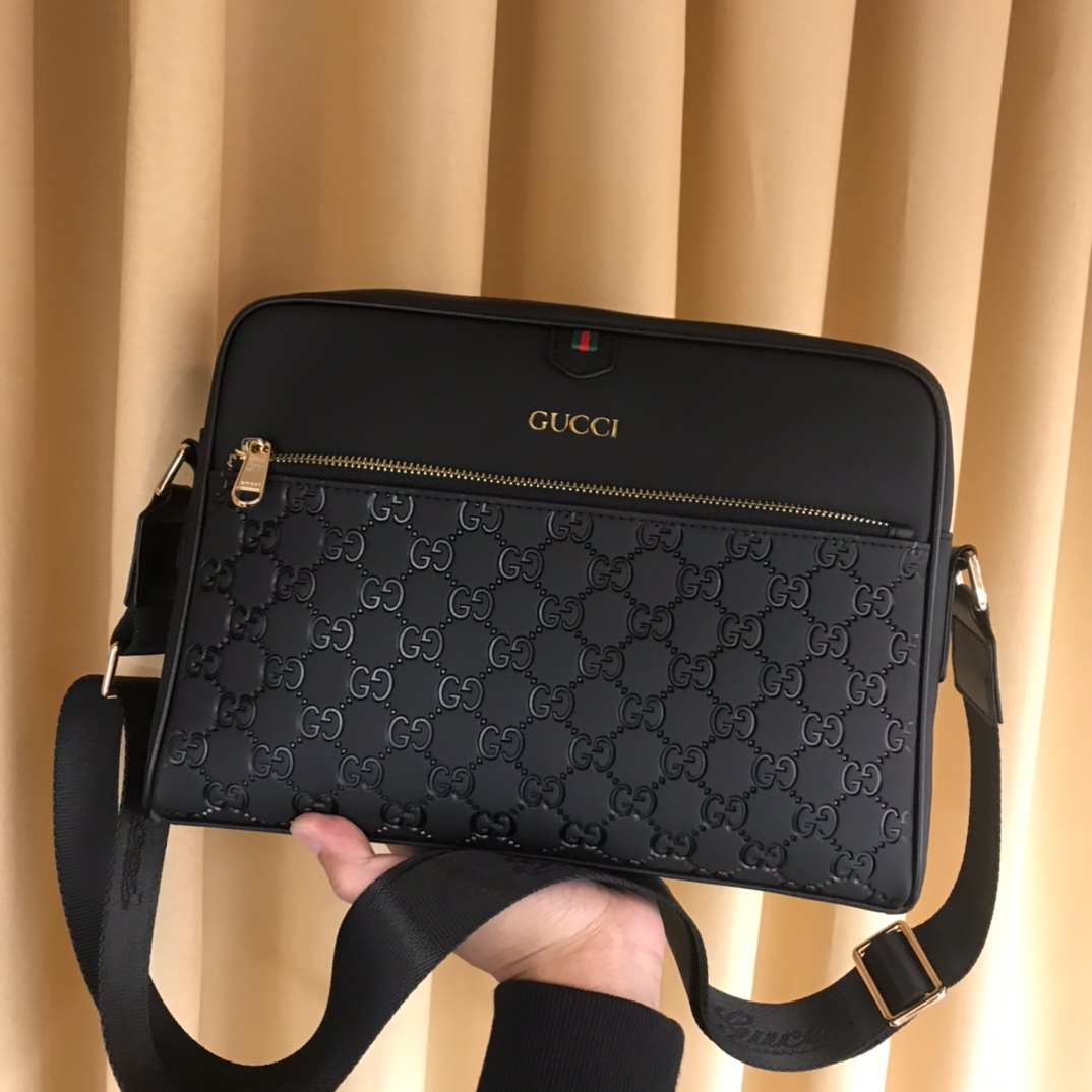 グッチ GGエンボス レザー クロスボディバッグ ブラック 501-4 詳細画像 1