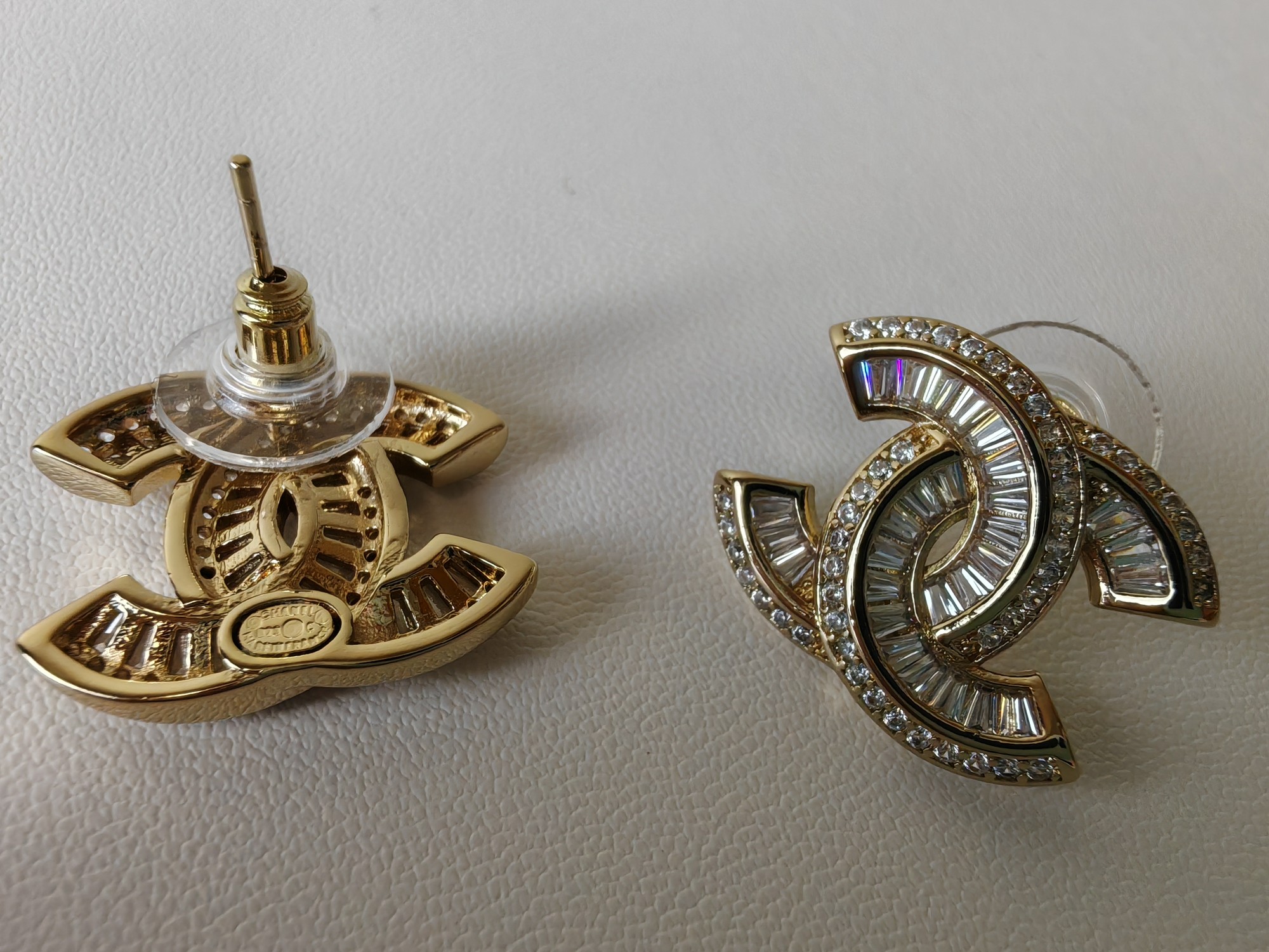 シャネル CC ロゴ バゲット クリスタル スタッド ピアス ゴールド/クリア 詳細画像 3