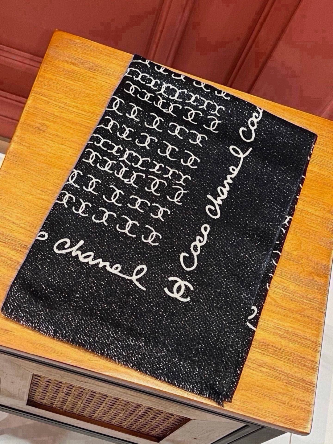 シャネル ココ シャネル CCロゴ カシミヤ シルバーラメ ロングスカーフ 110x200 ブラック／ホワイト 詳細画像 2