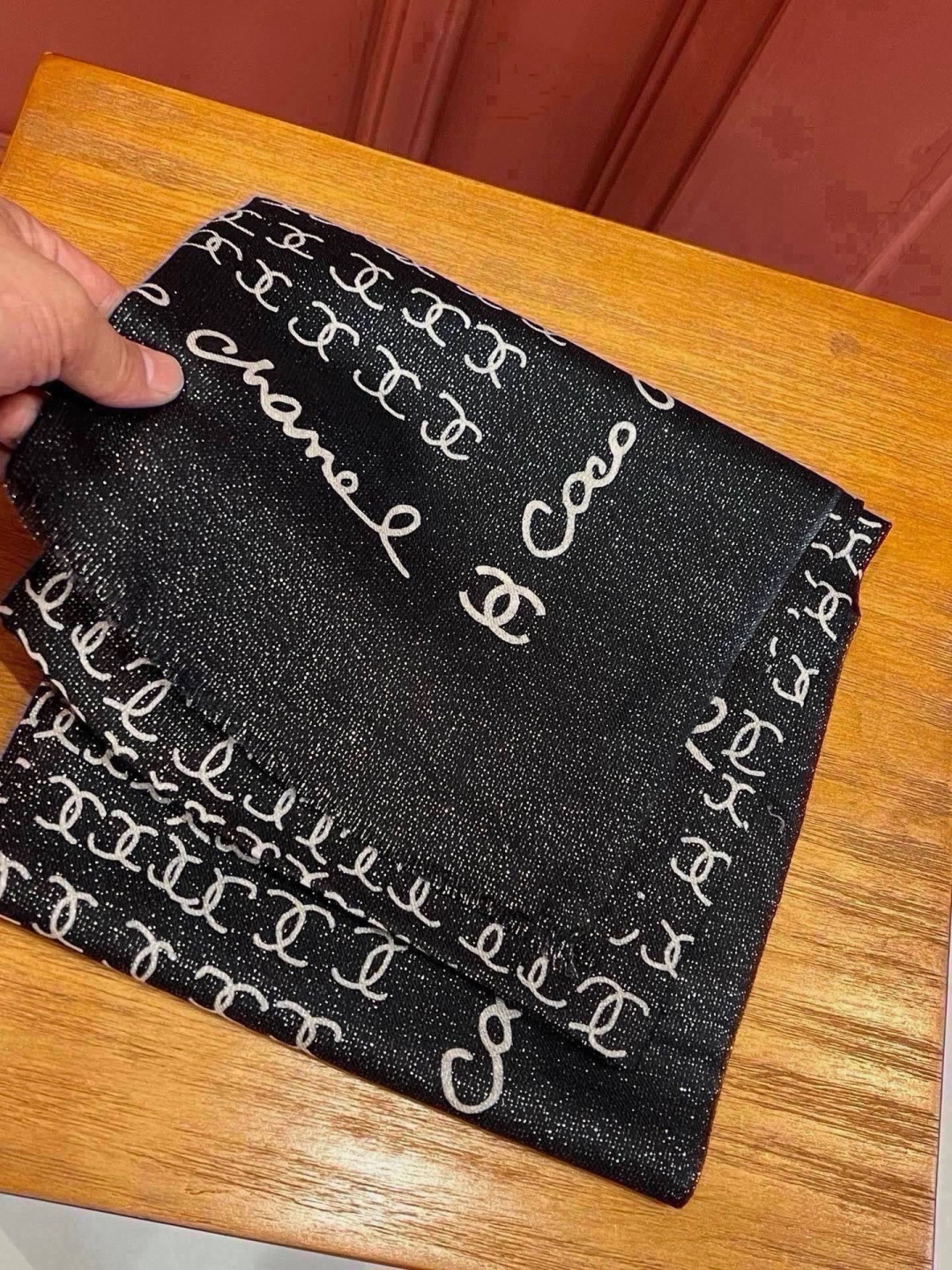 シャネル ココ シャネル CCロゴ カシミヤ シルバーラメ ロングスカーフ 110x200 ブラック／ホワイト 詳細画像 3