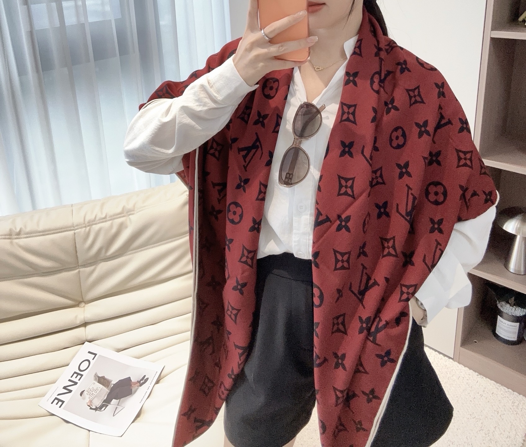 ルイ・ヴィトン × 村上隆 モノグラム スーパーフラット フラワー シルクウール ショール 140 レッド/ネイビー 詳細画像 1