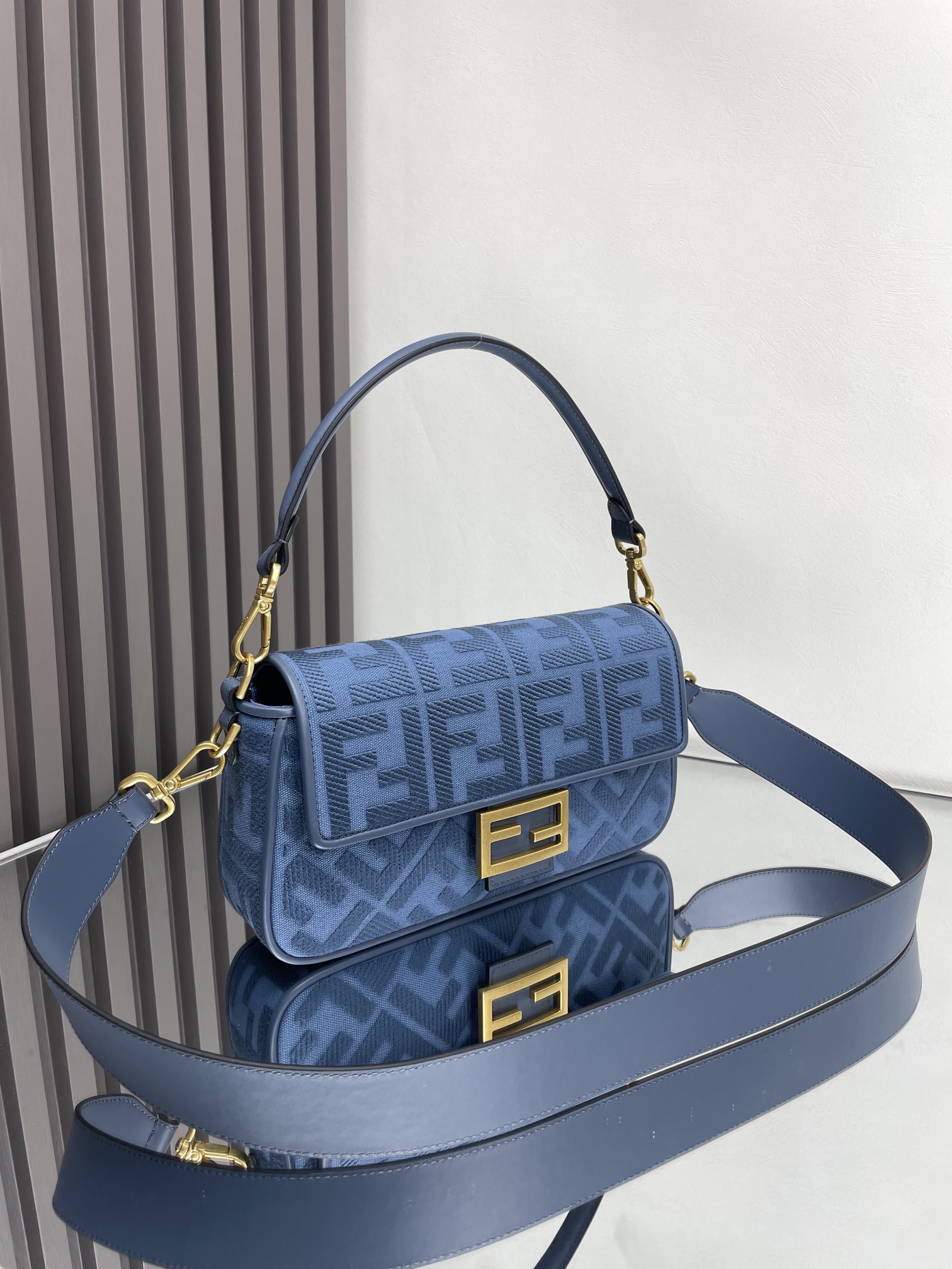 フェンディ バゲット FF刺繍キャンバス バッグ ブルー 0159B89 詳細画像 2