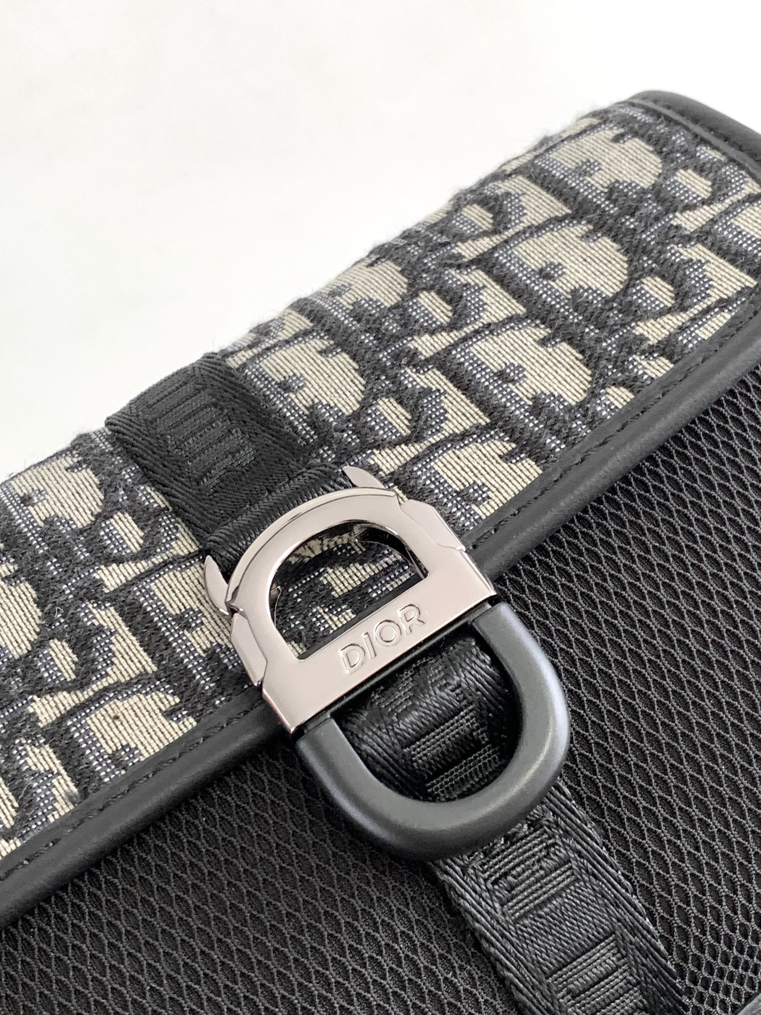 ディオール Dior 8 ポーチ ウィズ ストラップ ベージュ&ブラック オブリーク 詳細画像 2