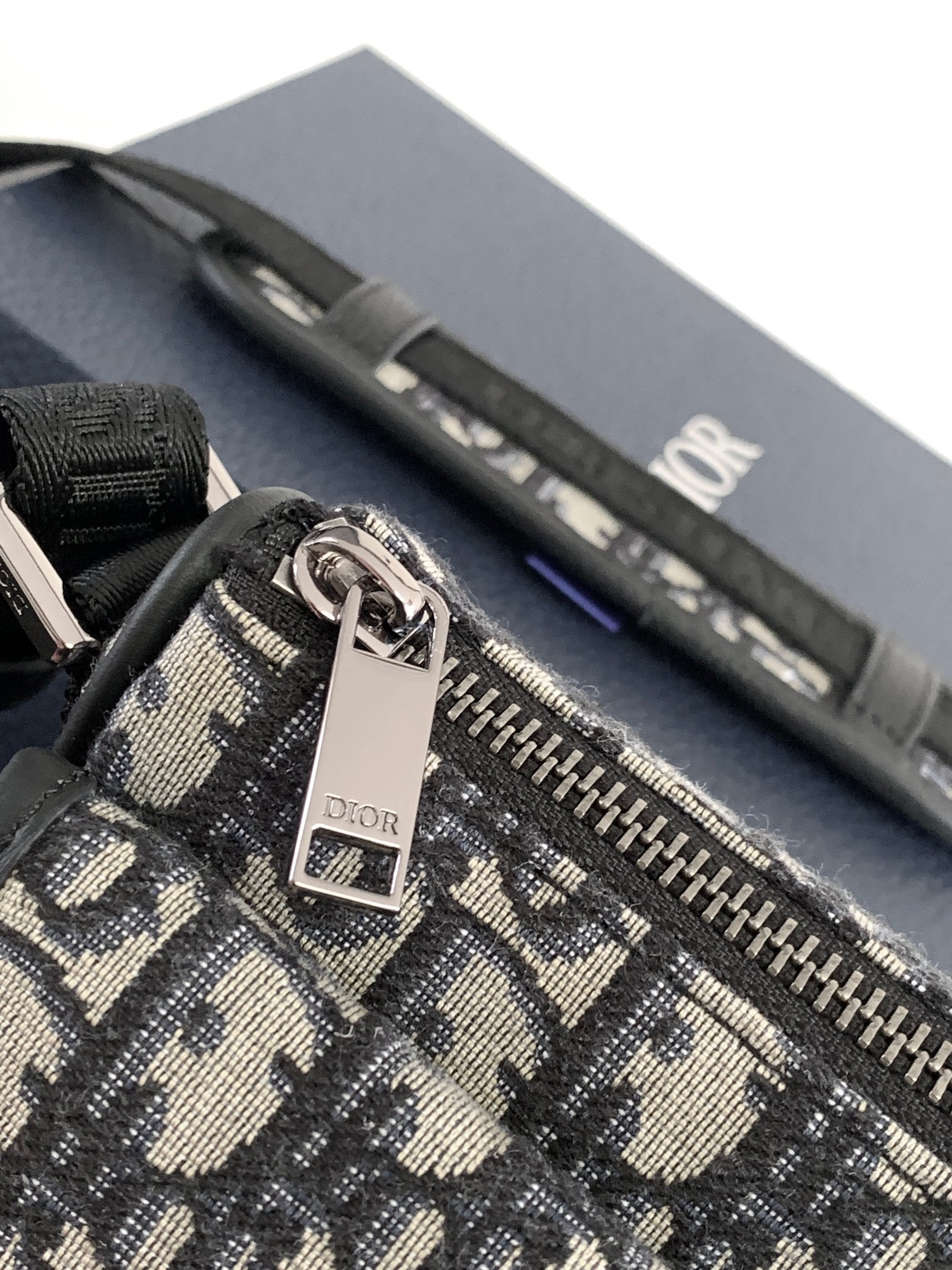 ディオール Dior 8 ポーチ ウィズ ストラップ ベージュ&ブラック オブリーク 詳細画像 3