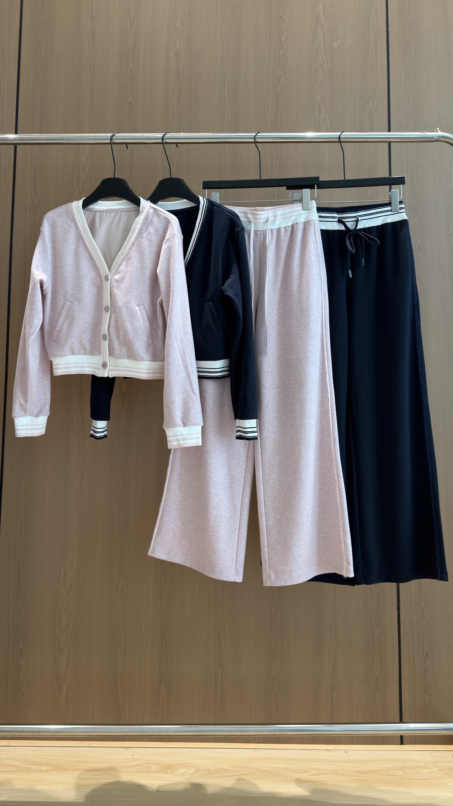 Vネックカーディガン&ワイドパンツ セットアップ ピンク/ネイビー 詳細画像 1