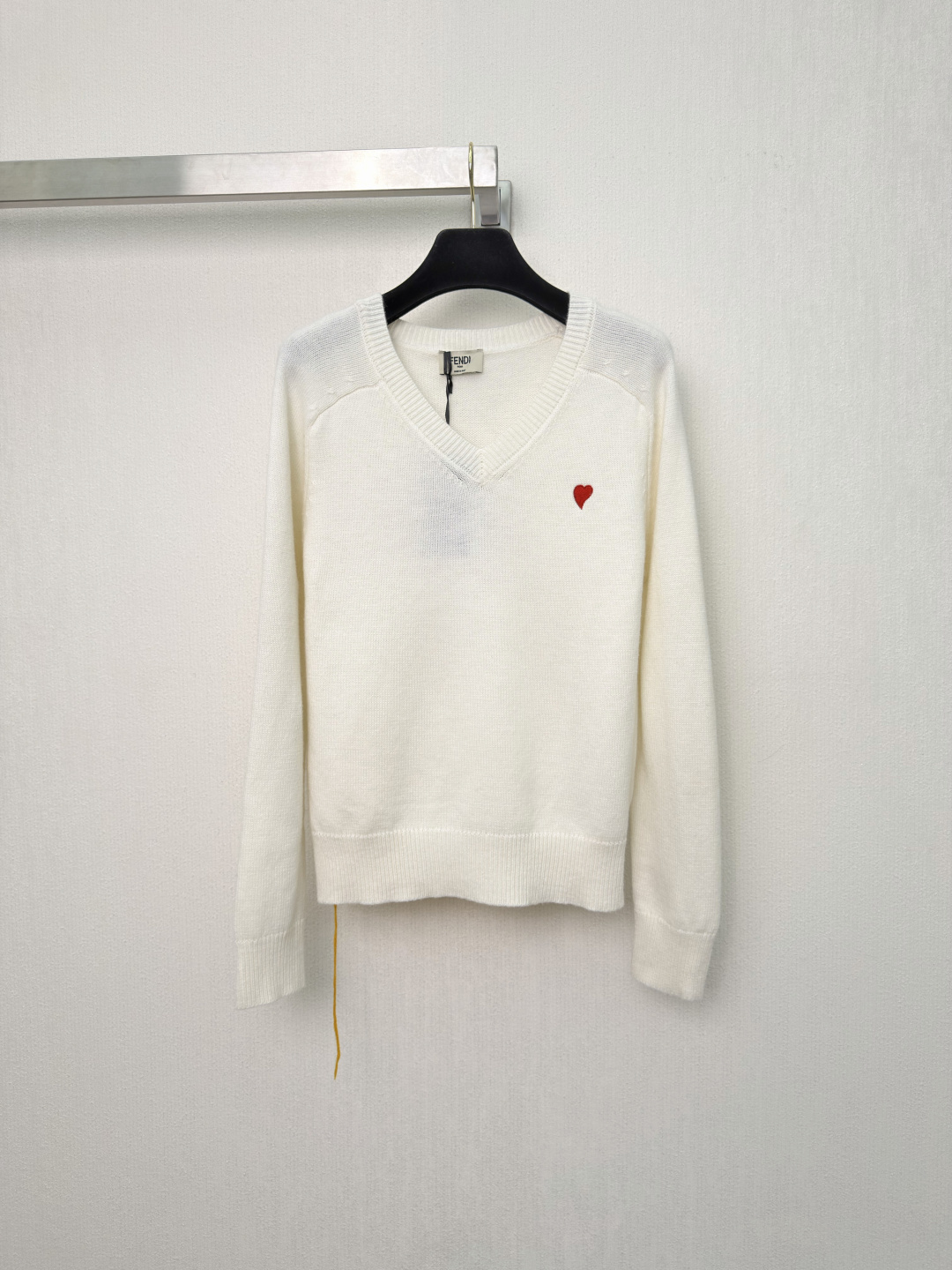 フェンディ 刺繍ハート セーター クリームホワイト 詳細画像 1