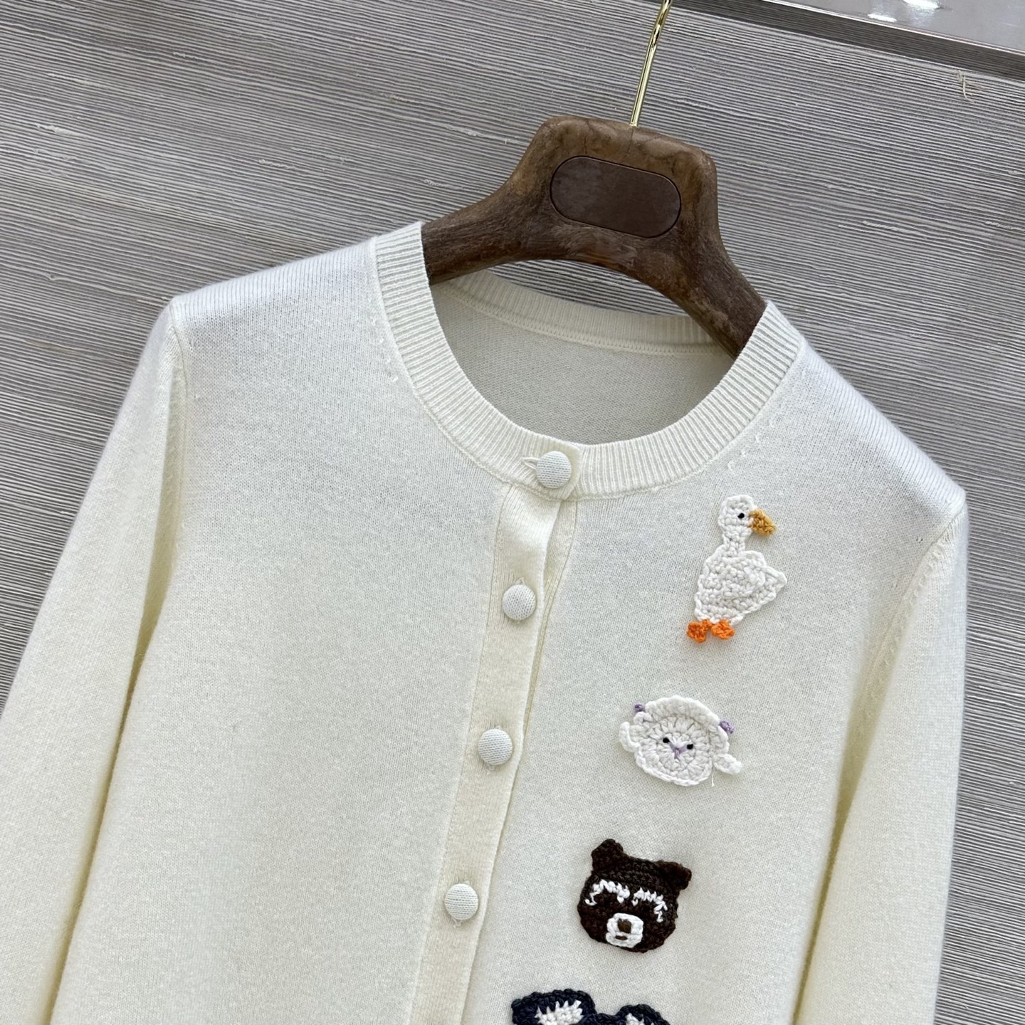 アニマル刺繍 ウールカーディガン アイボリー 詳細画像 2