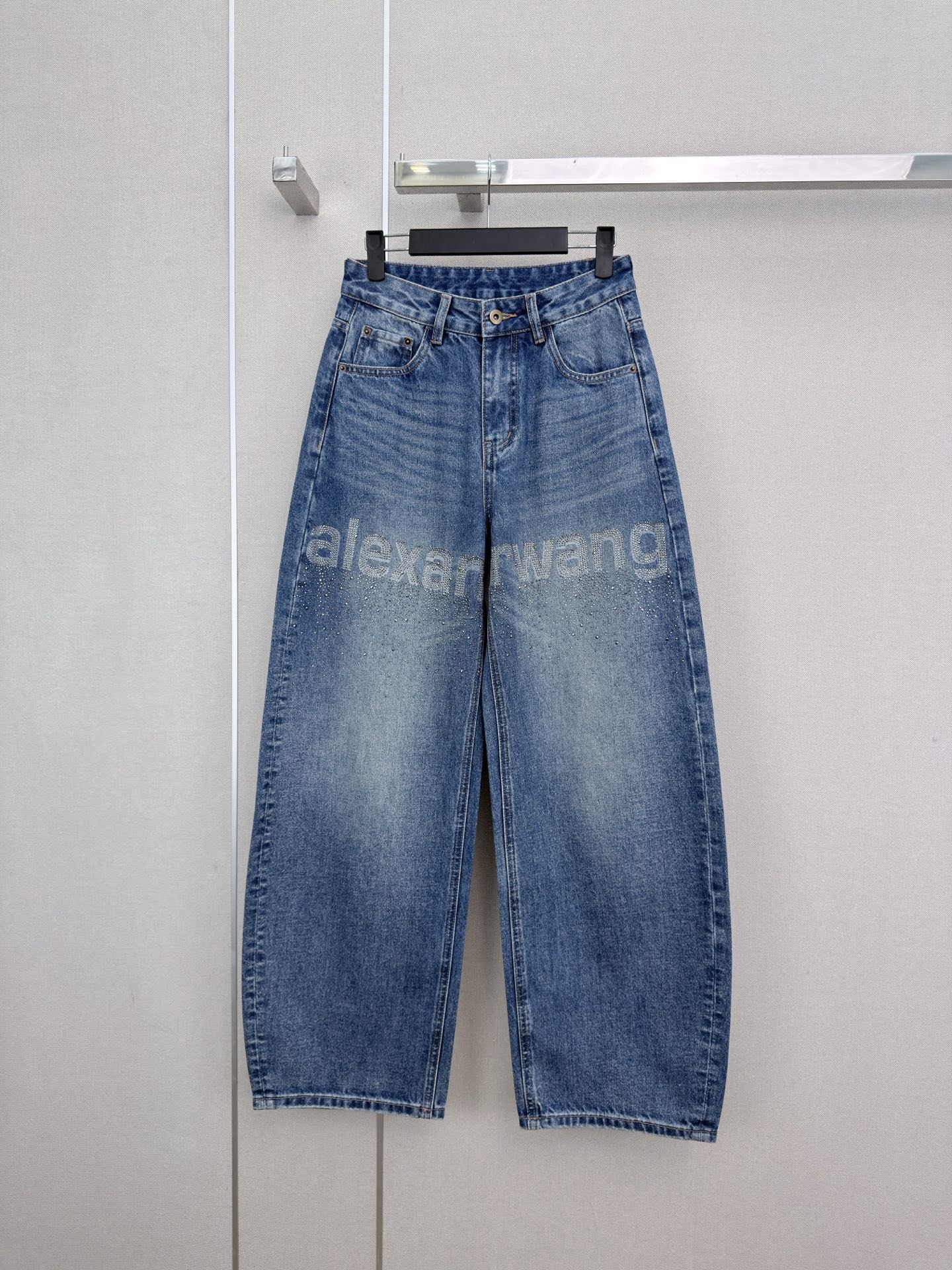 アレキサンダー ワン ラインストーンロゴ バナナシルエット ワイドデニムパンツ ブルー 詳細画像 1