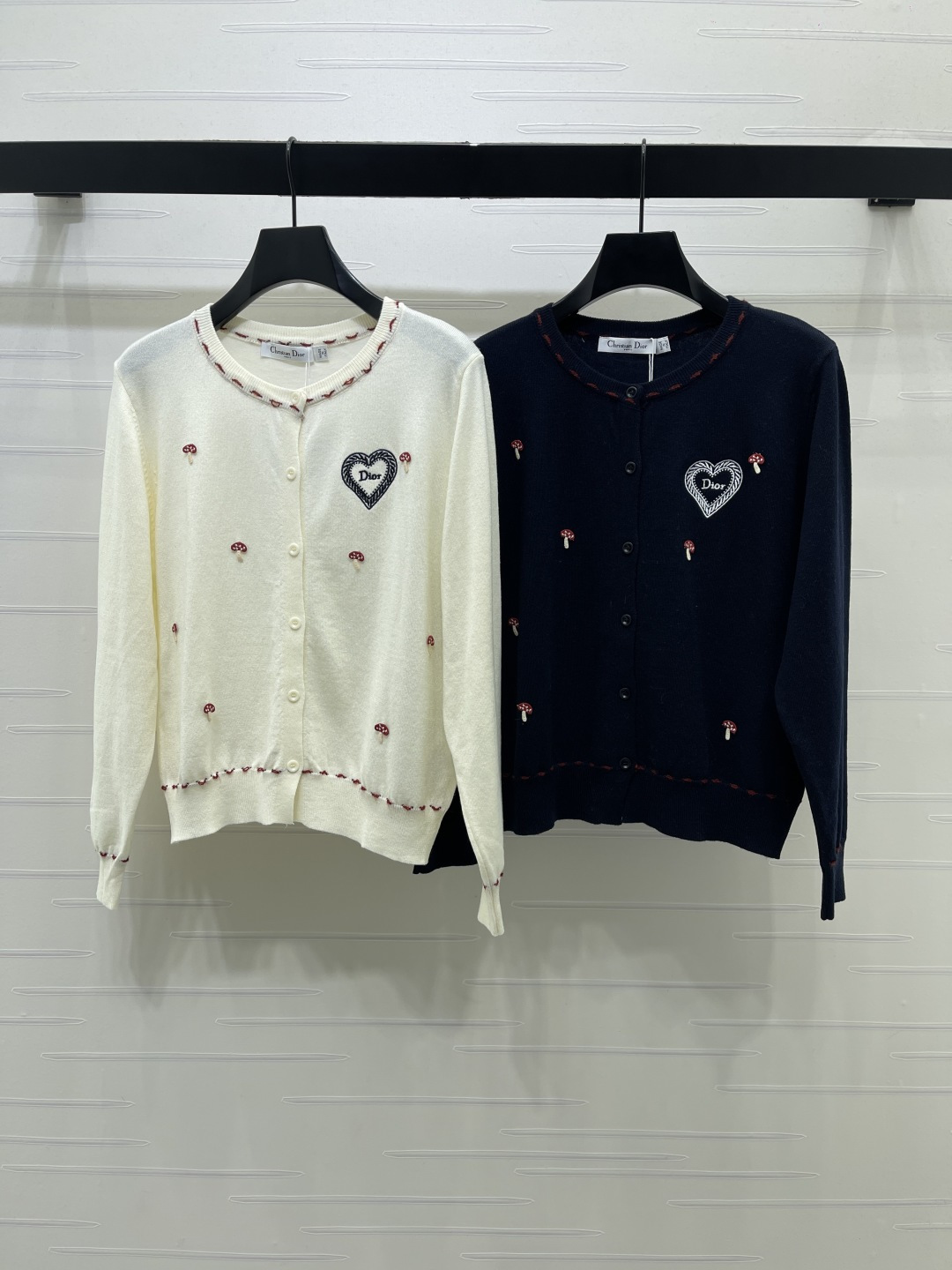 ディオール ハート刺繍 丸首カーディガン アイボリー/ネイビー 詳細画像 1