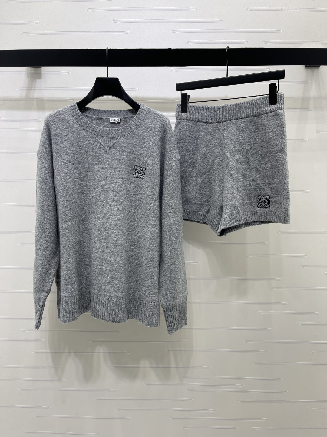 ロエベ ニットプルオーバー ショートパンツ セットアップ グレー/ネイビー 詳細画像 2