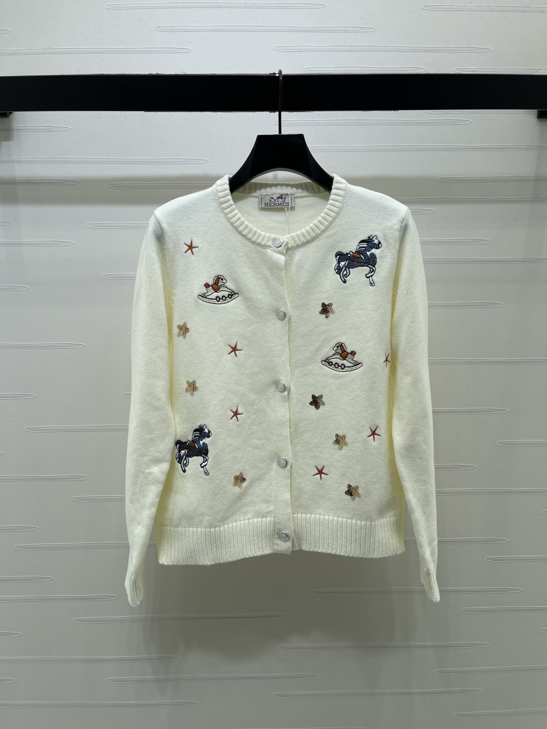 エルメス 馬刺繍 クルーネックニットカーディガン アイボリー/ブラック 詳細画像 2