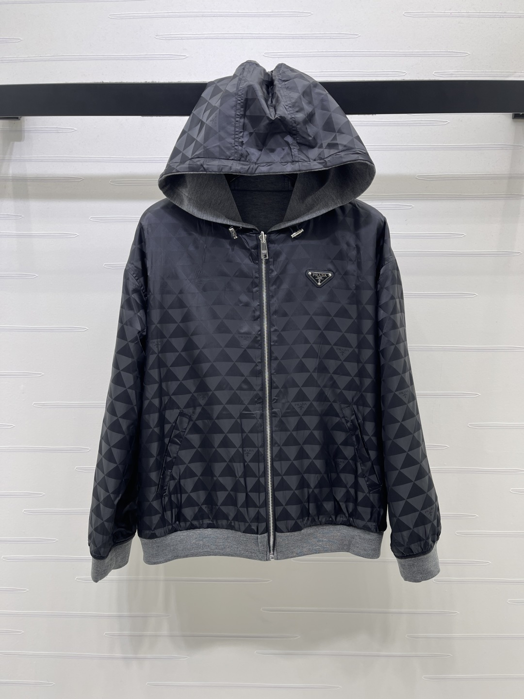 プラダ フーデッドジップブルゾン グレー 詳細画像 2